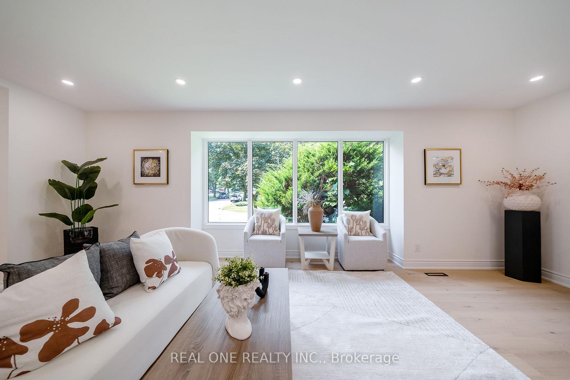 Photo 8 of 3148 Bentworth Drive, Burlington, Palmer — HOMEH