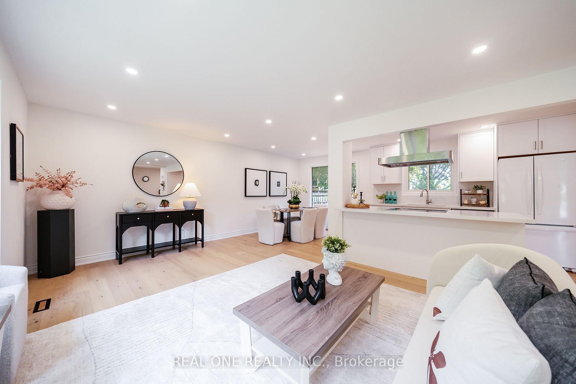 Photo 9 of 3148 Bentworth Drive, Burlington, Palmer — HOMEH