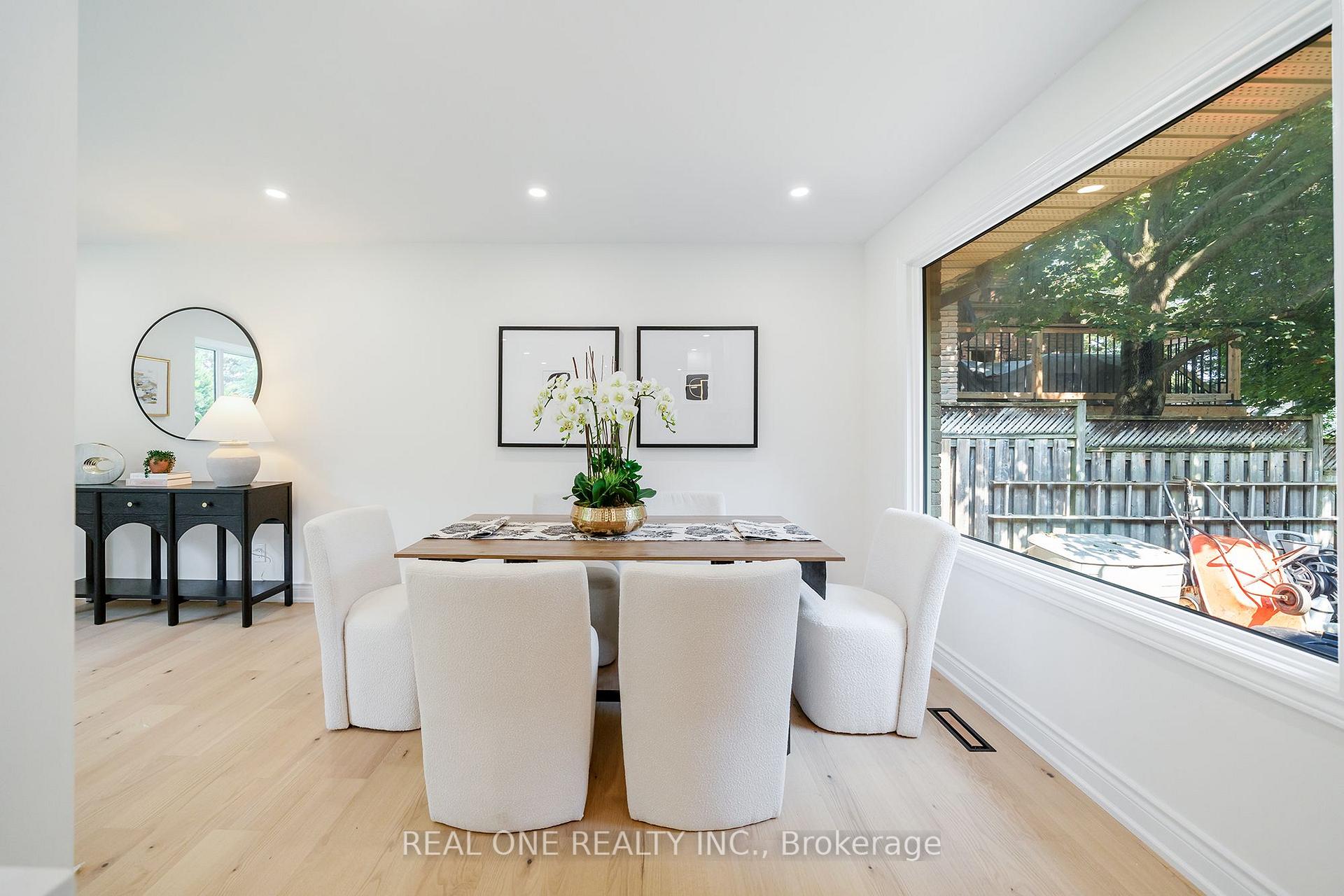 Photo 12 of 3148 Bentworth Drive, Burlington, Palmer — HOMEH