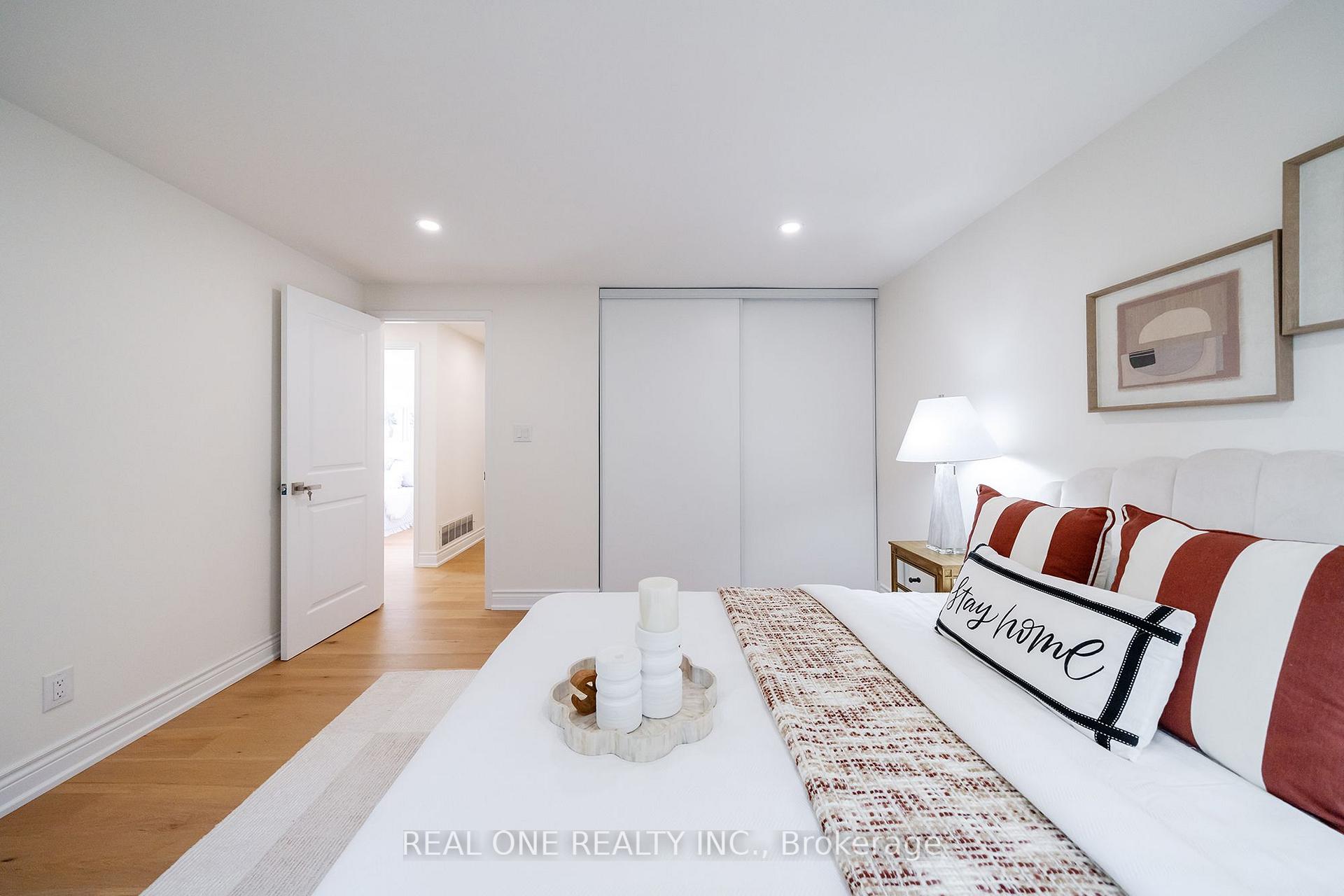 Photo 23 of 3148 Bentworth Drive, Burlington, Palmer — HOMEH