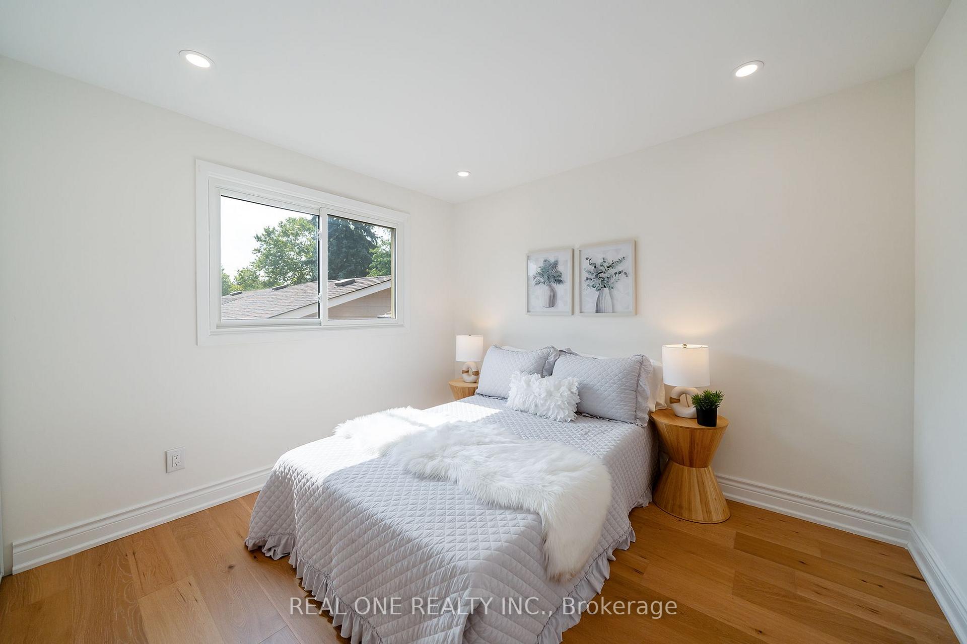 Photo 24 of 3148 Bentworth Drive, Burlington, Palmer — HOMEH