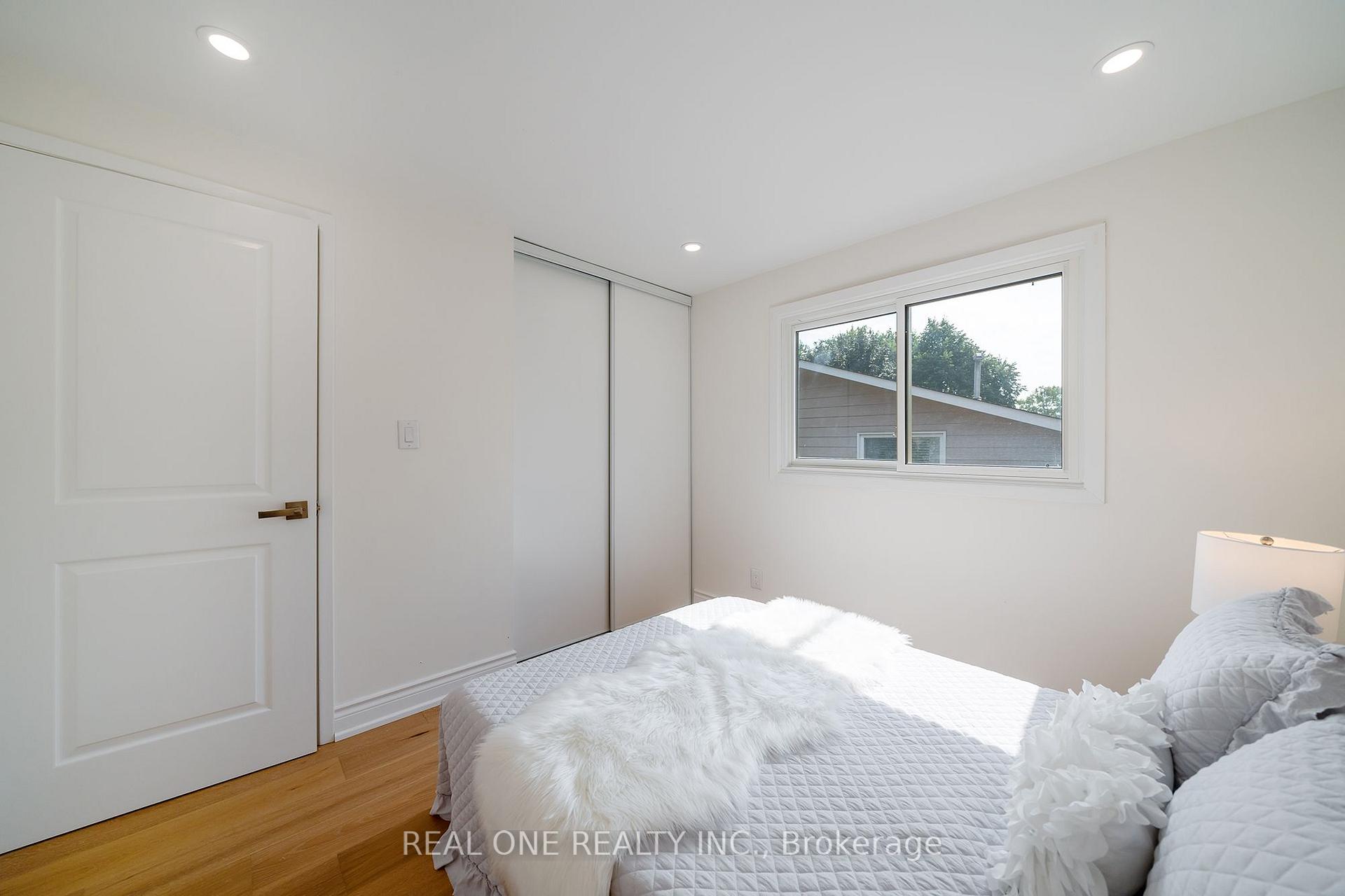 Photo 25 of 3148 Bentworth Drive, Burlington, Palmer — HOMEH