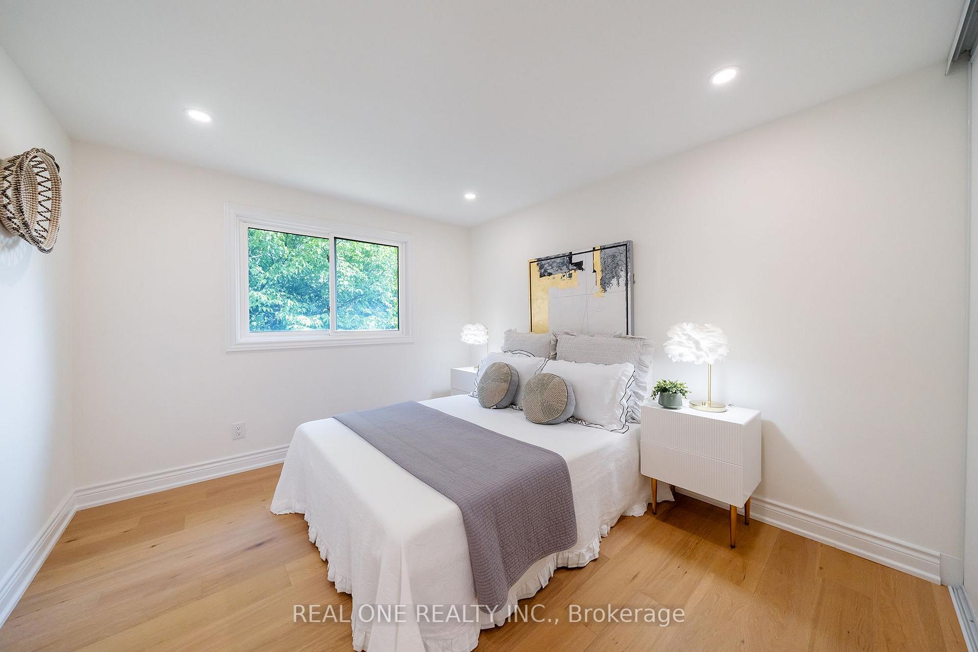 Photo 26 of 3148 Bentworth Drive, Burlington, Palmer — HOMEH