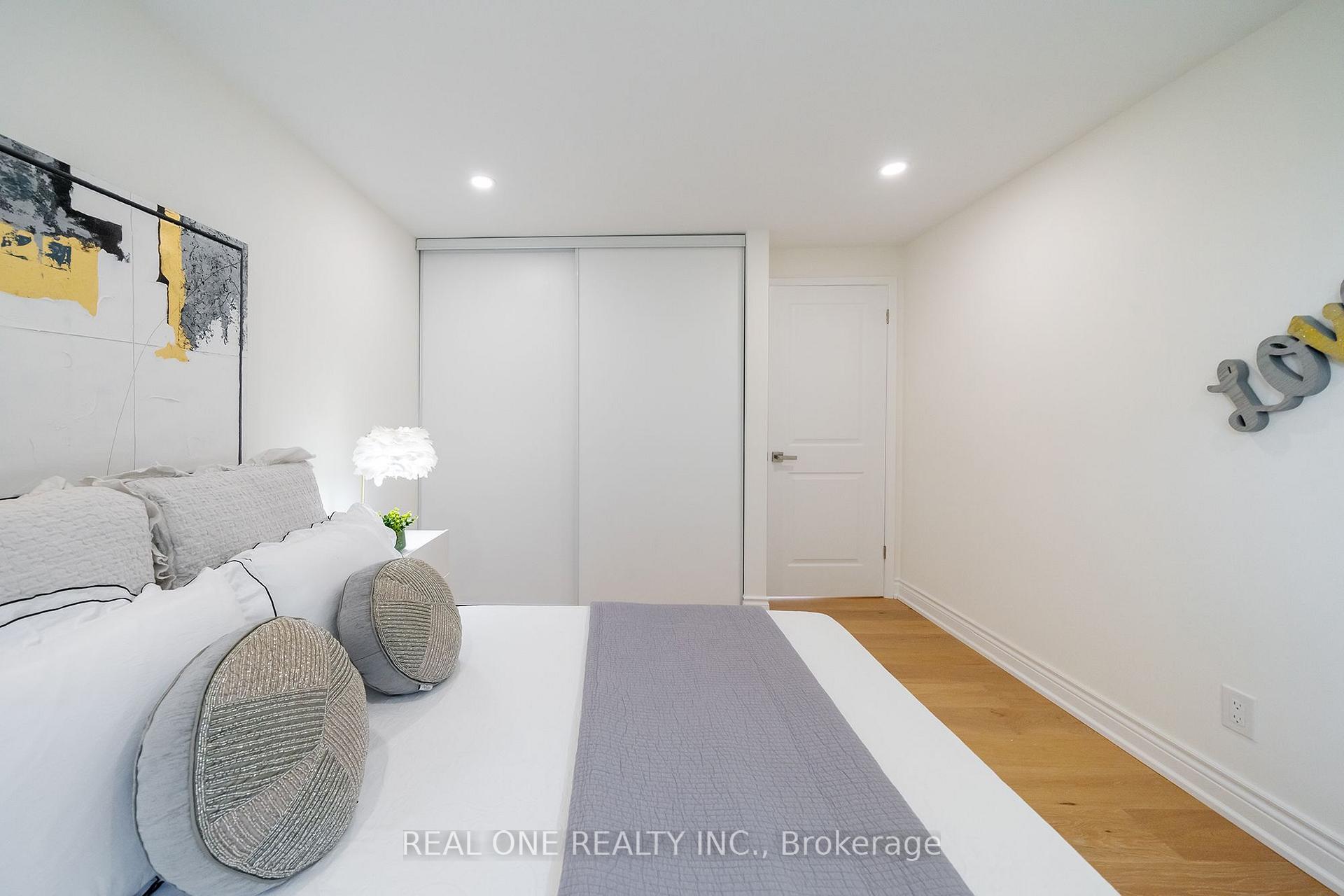 Photo 27 of 3148 Bentworth Drive, Burlington, Palmer — HOMEH