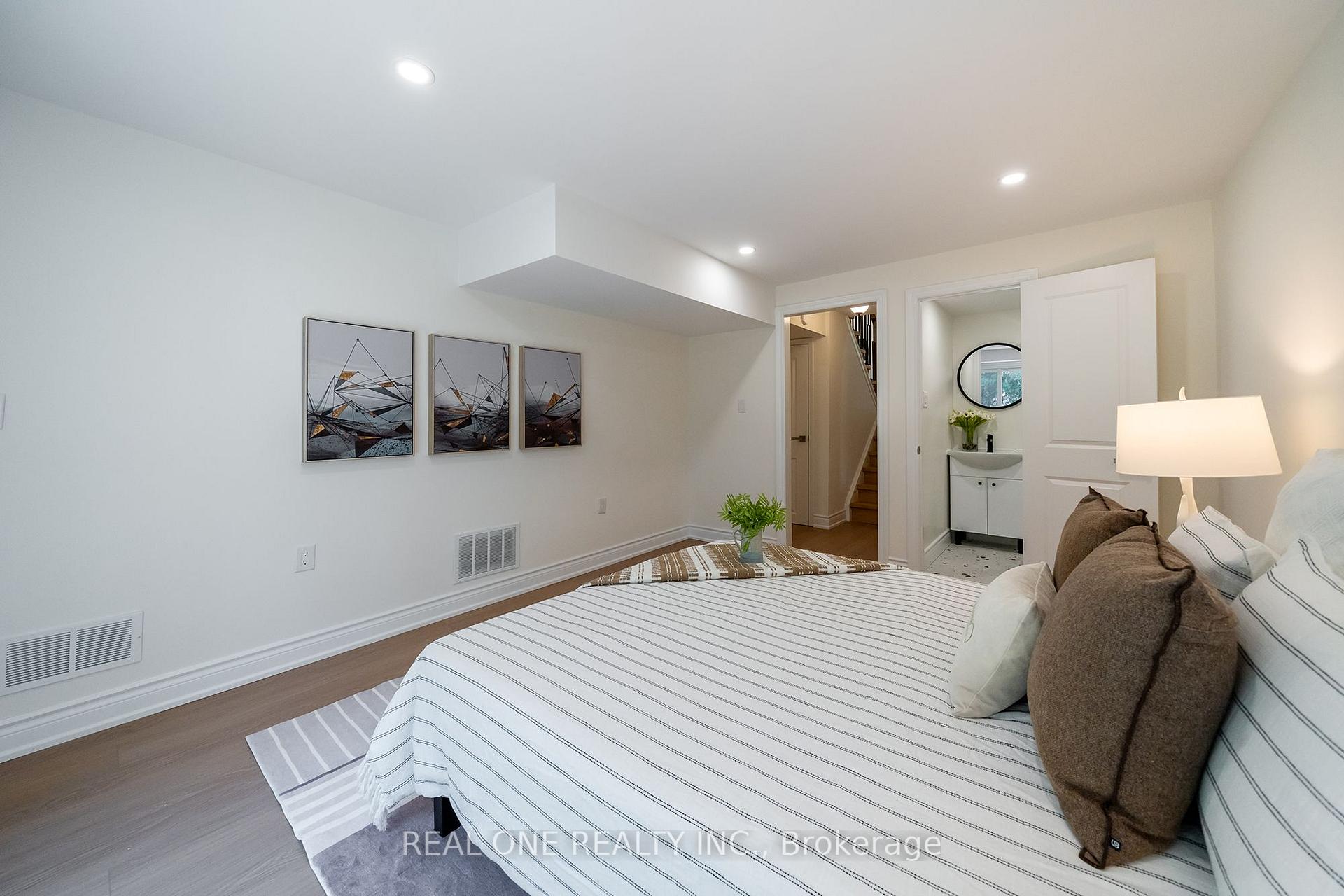 Photo 31 of 3148 Bentworth Drive, Burlington, Palmer — HOMEH