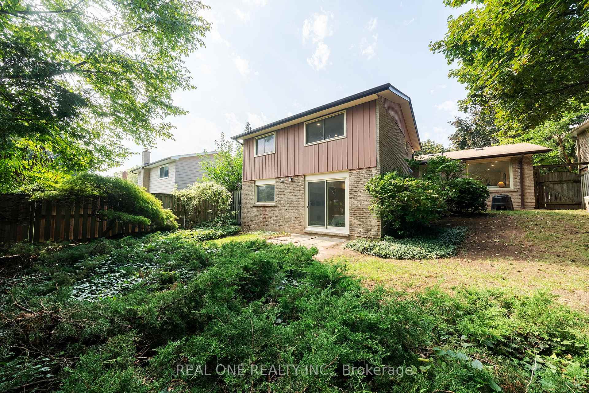 Photo 38 of 3148 Bentworth Drive, Burlington, Palmer — HOMEH