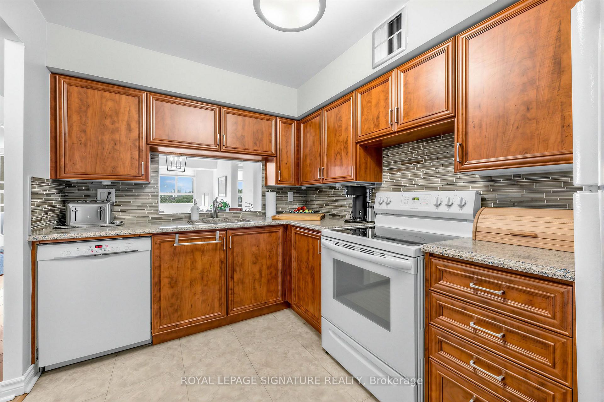 Photo 12 of Unit 1006, 4 Park Vista, Toronto, Danforth Village-East York — HOMEH