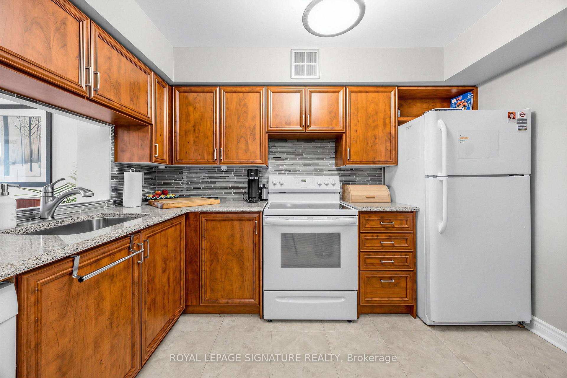Photo 13 of Unit 1006, 4 Park Vista, Toronto, Danforth Village-East York — HOMEH