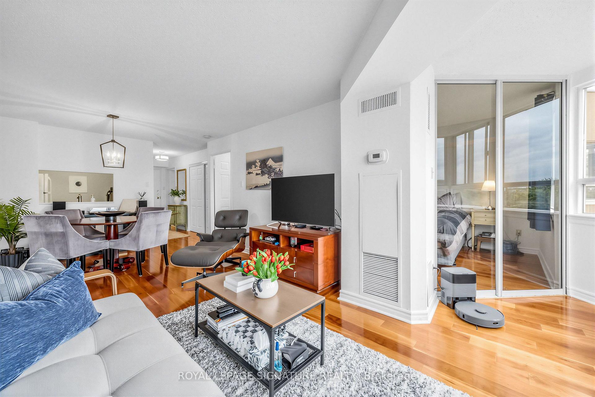 Photo 14 of Unit 1006, 4 Park Vista, Toronto, Danforth Village-East York — HOMEH