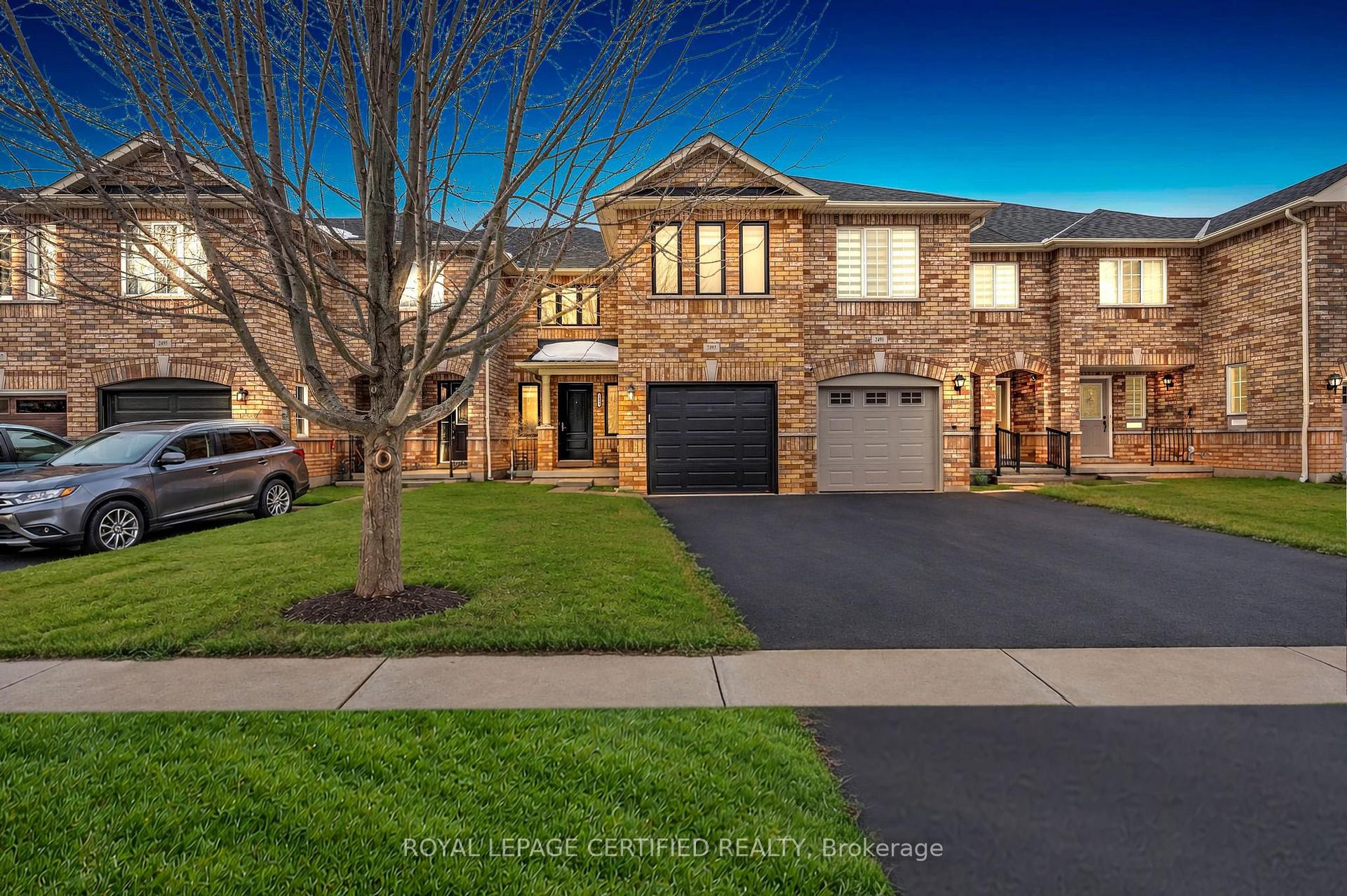 Front of 2493 Newcastle Crescent