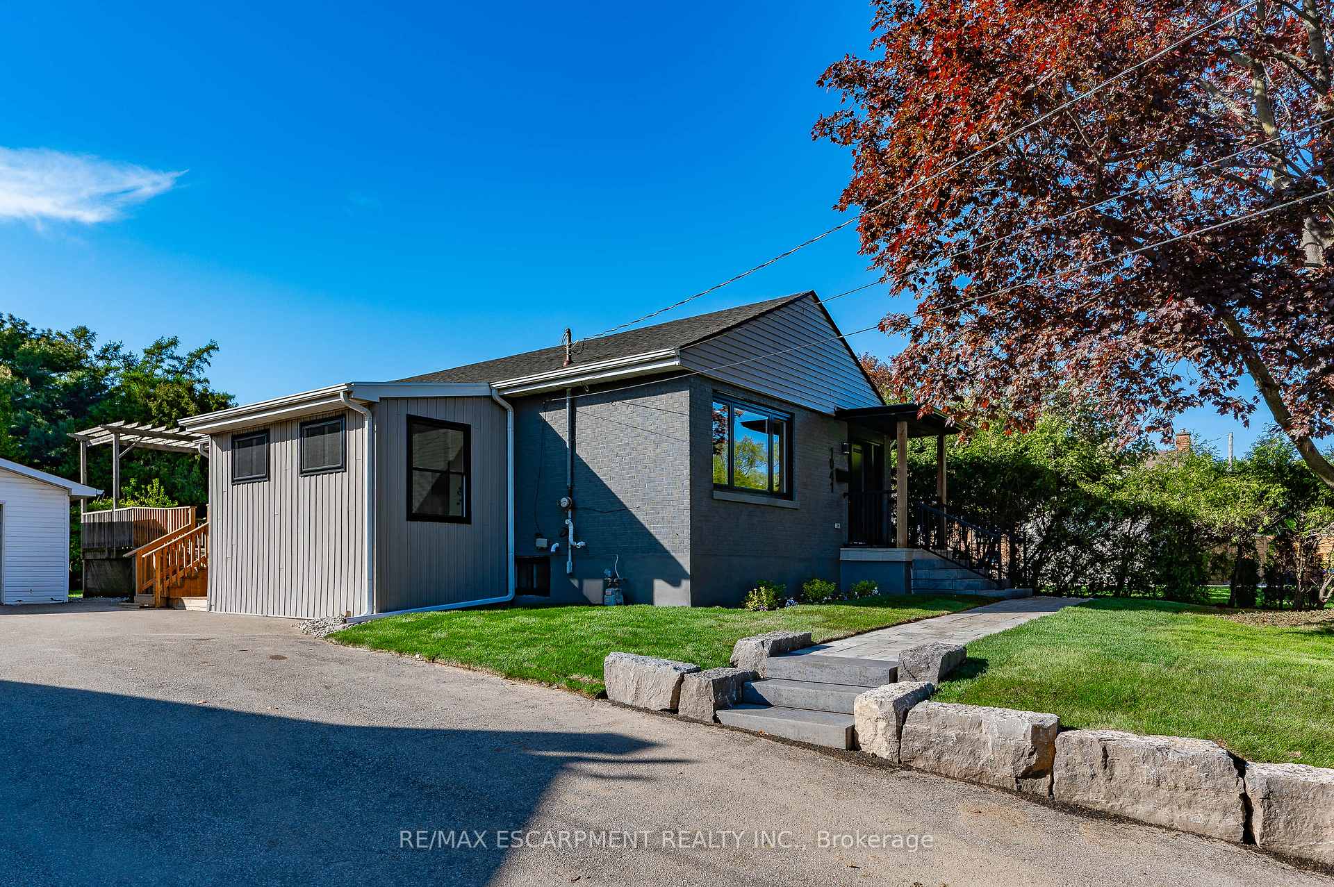 Photo 2 of 1041 Shepherd's Drive, Burlington, LaSalle — HOMEH