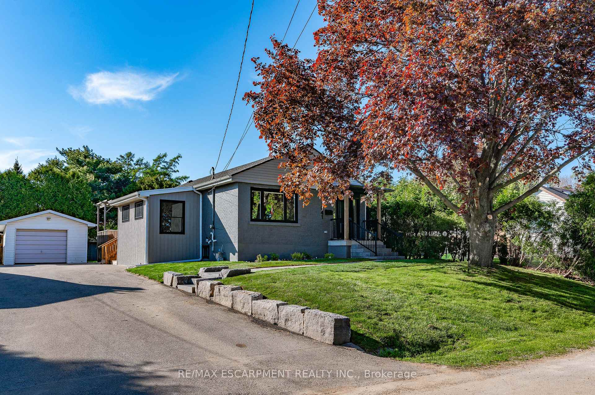 Photo 3 of 1041 Shepherd's Drive, Burlington, LaSalle — HOMEH