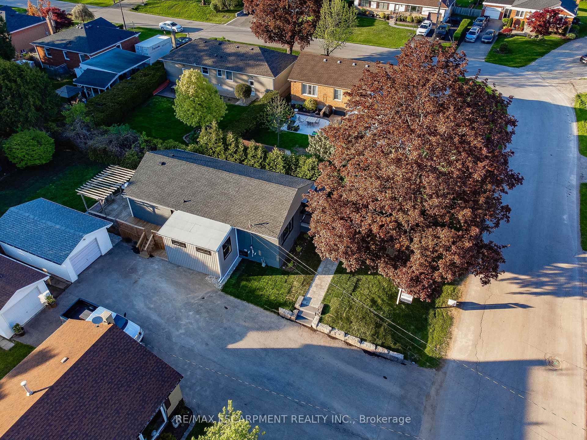 Photo 4 of 1041 Shepherd's Drive, Burlington, LaSalle — HOMEH