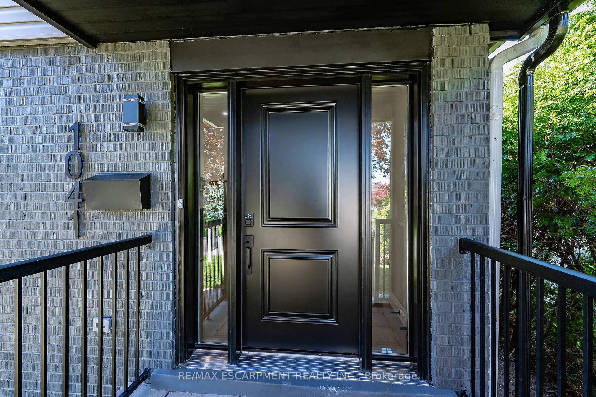 Photo 6 of 1041 Shepherd's Drive, Burlington, LaSalle — HOMEH