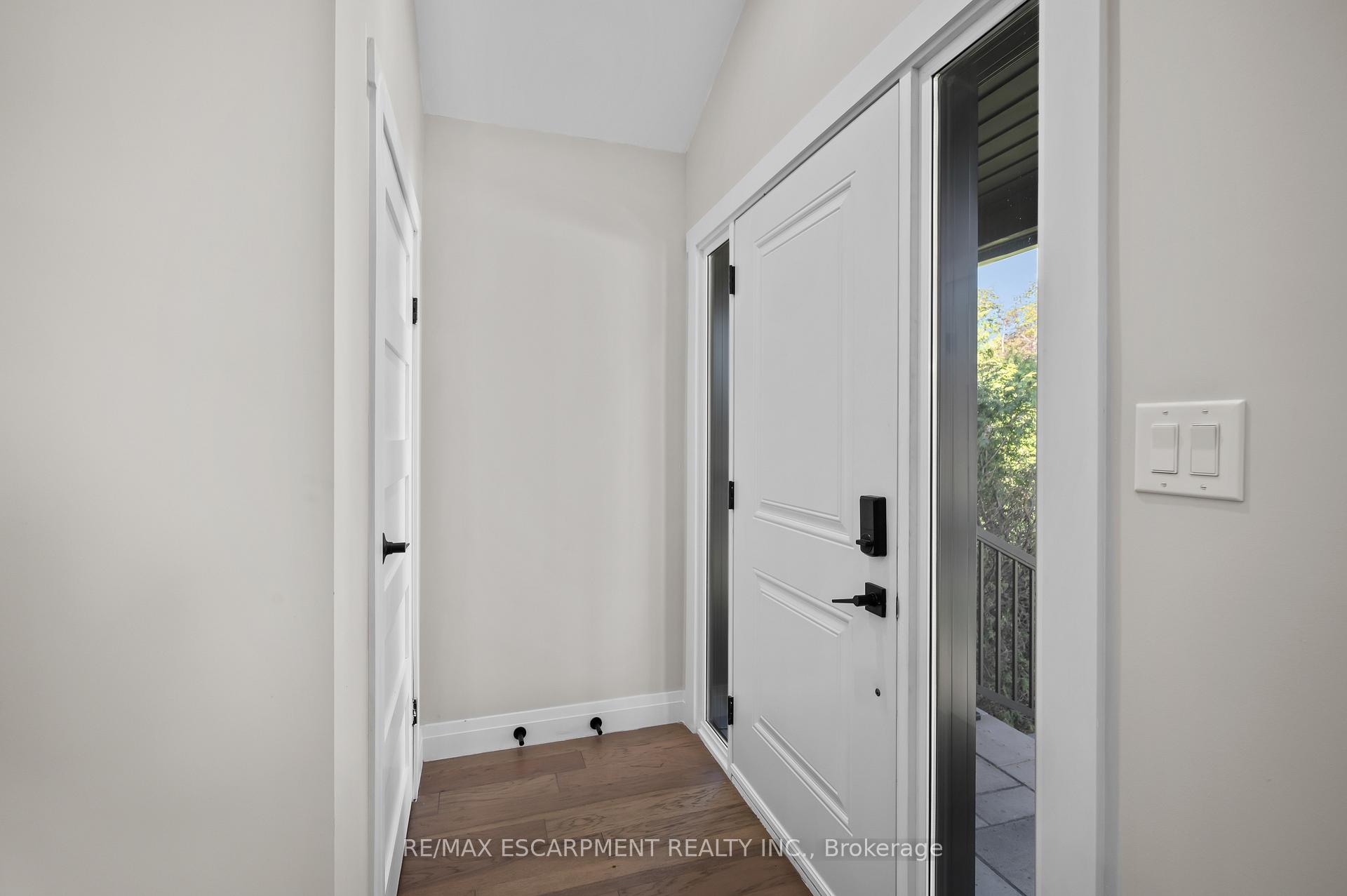 Photo 7 of 1041 Shepherd's Drive, Burlington, LaSalle — HOMEH