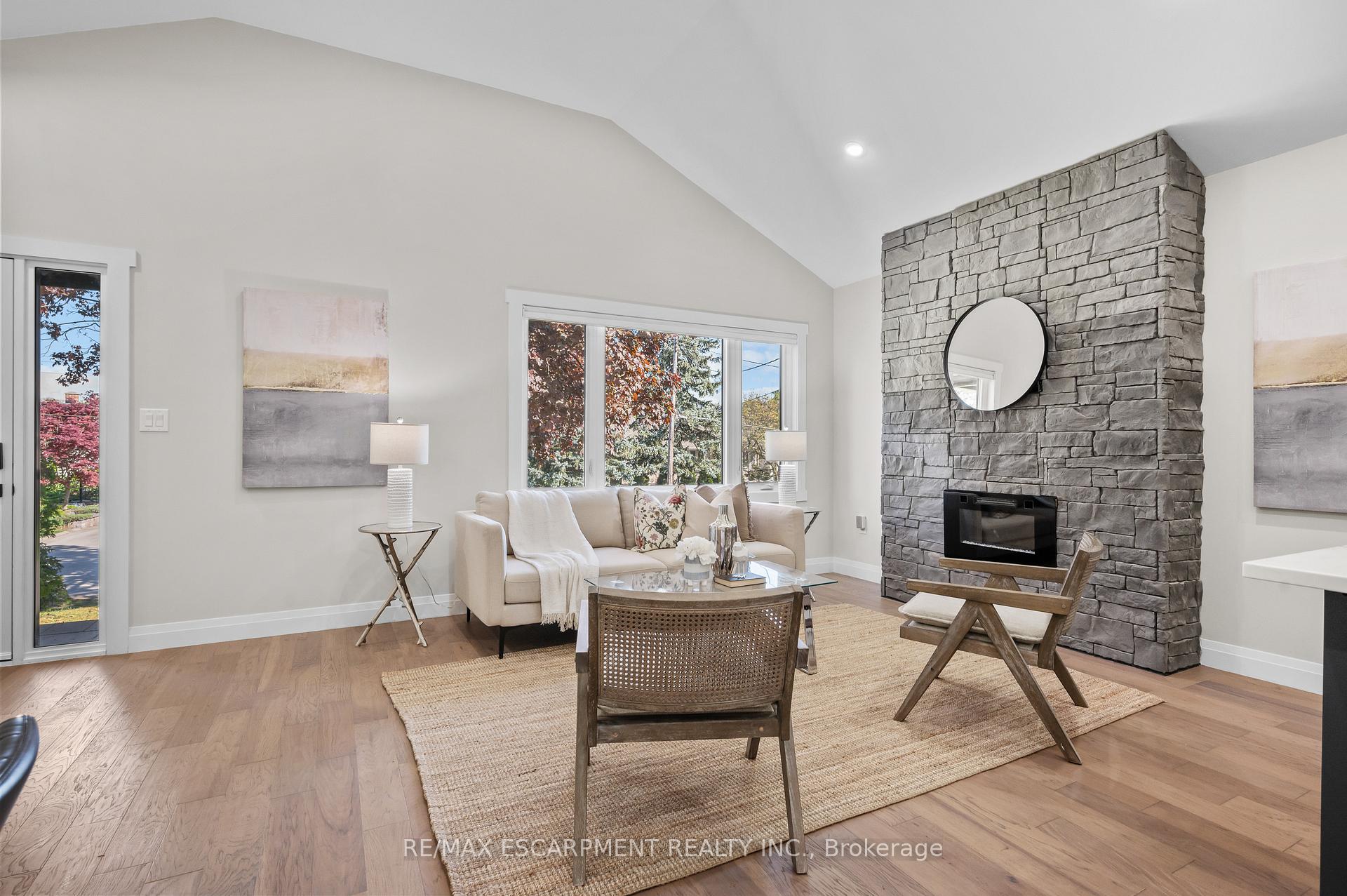 Photo 10 of 1041 Shepherd's Drive, Burlington, LaSalle — HOMEH