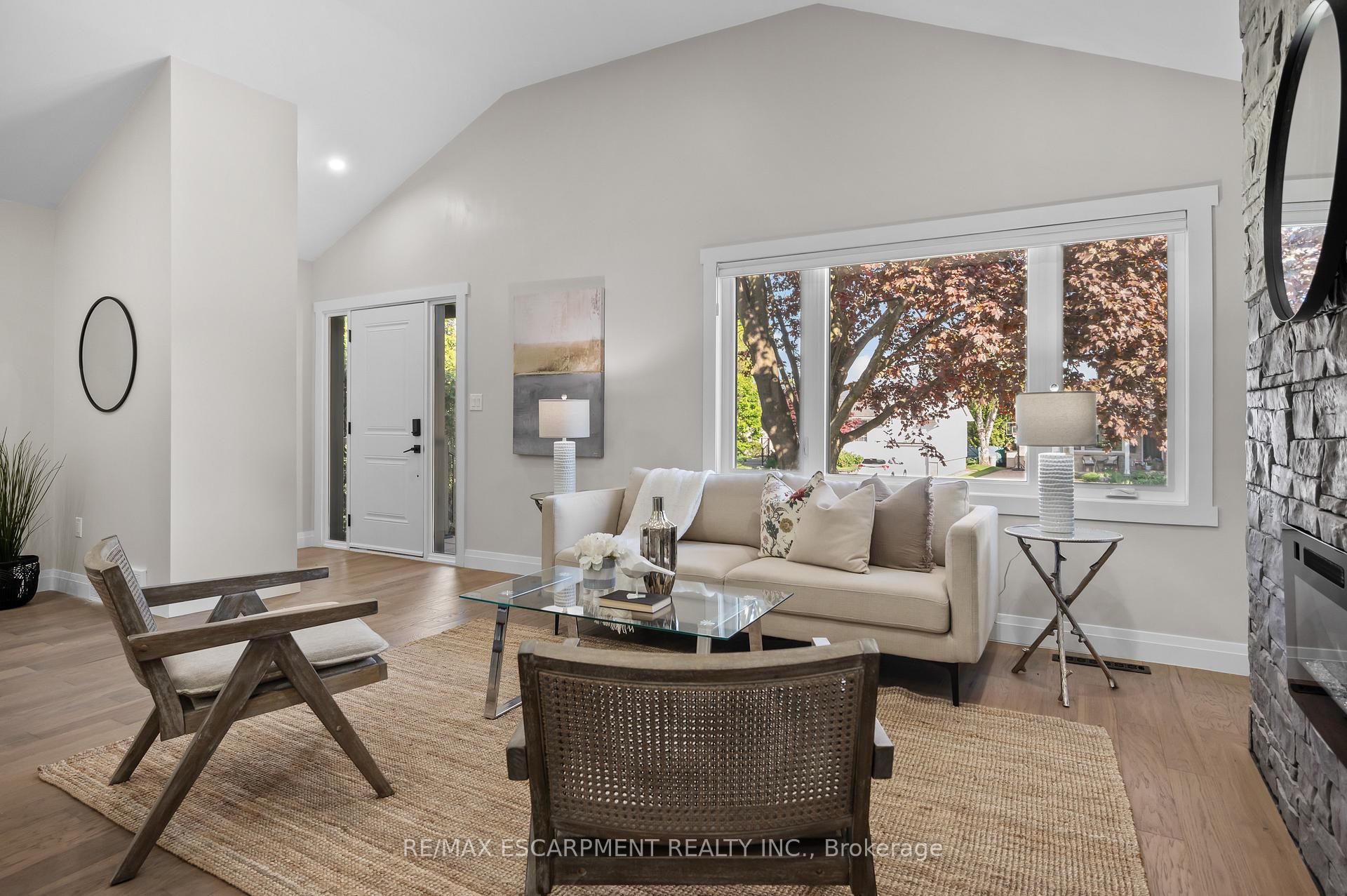 Photo 11 of 1041 Shepherd's Drive, Burlington, LaSalle — HOMEH