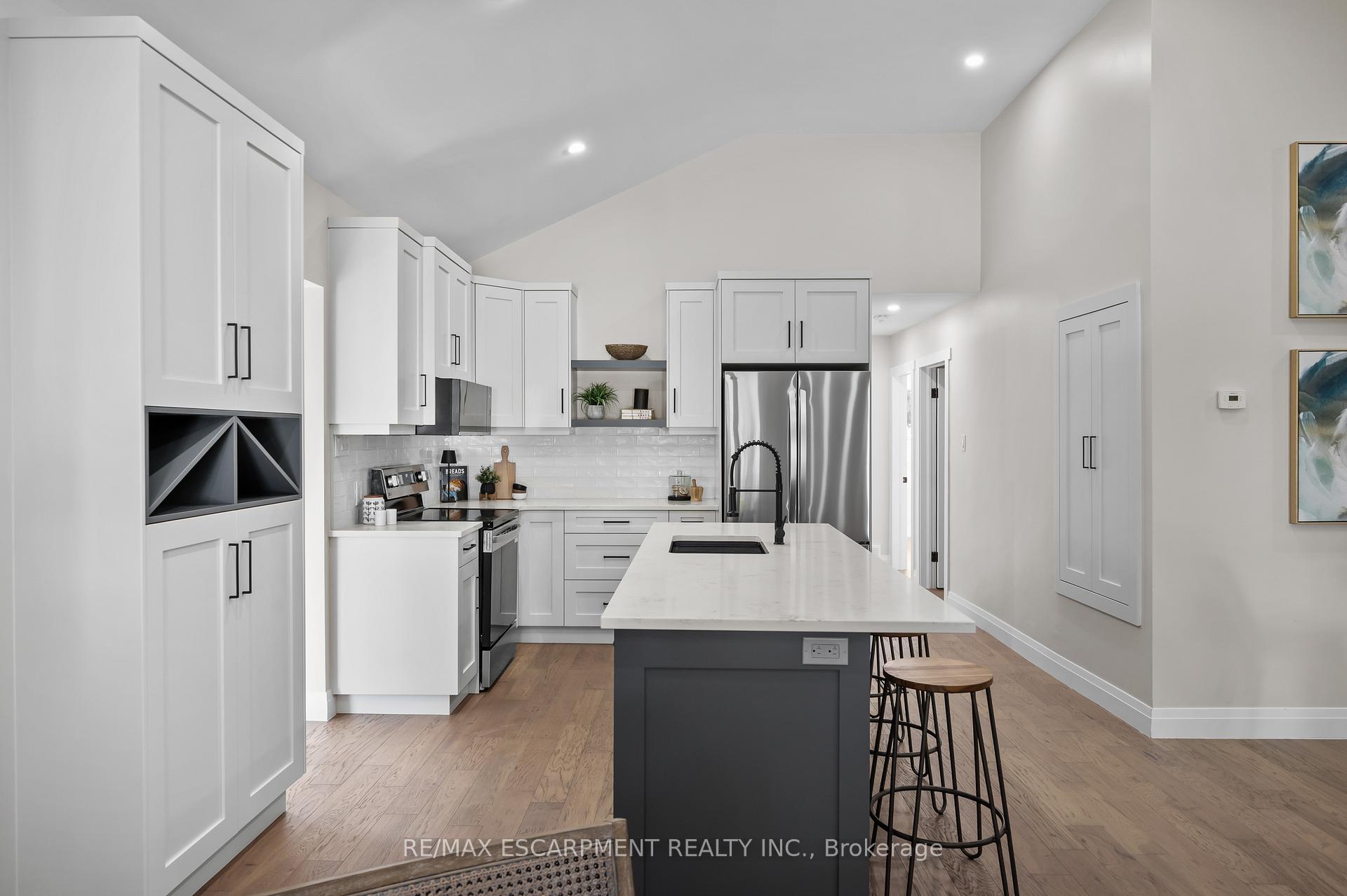 Photo 12 of 1041 Shepherd's Drive, Burlington, LaSalle — HOMEH