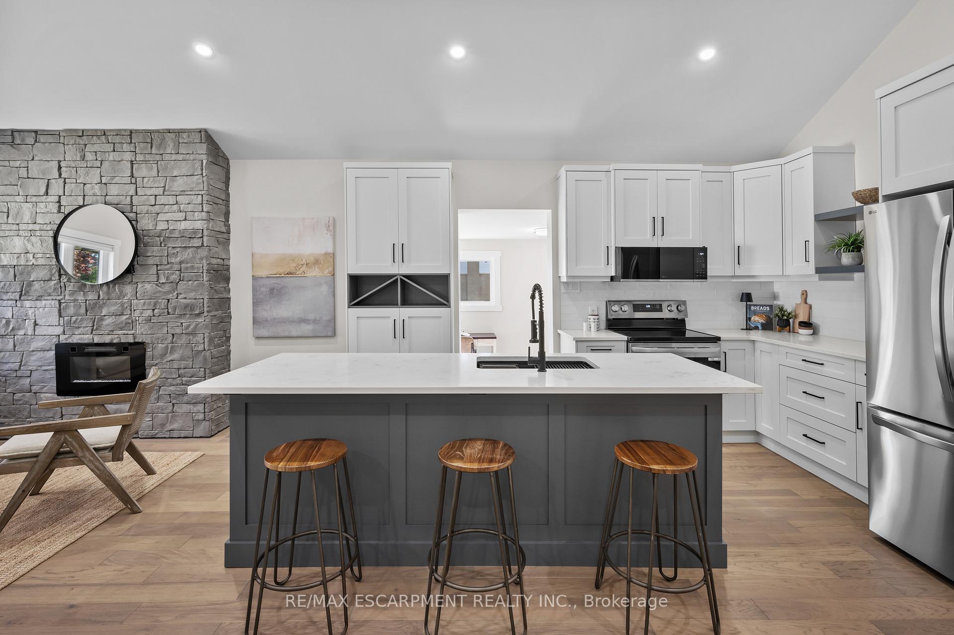 Photo 13 of 1041 Shepherd's Drive, Burlington, LaSalle — HOMEH