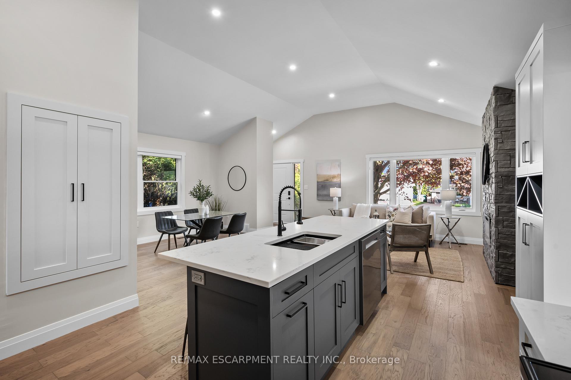 Photo 15 of 1041 Shepherd's Drive, Burlington, LaSalle — HOMEH