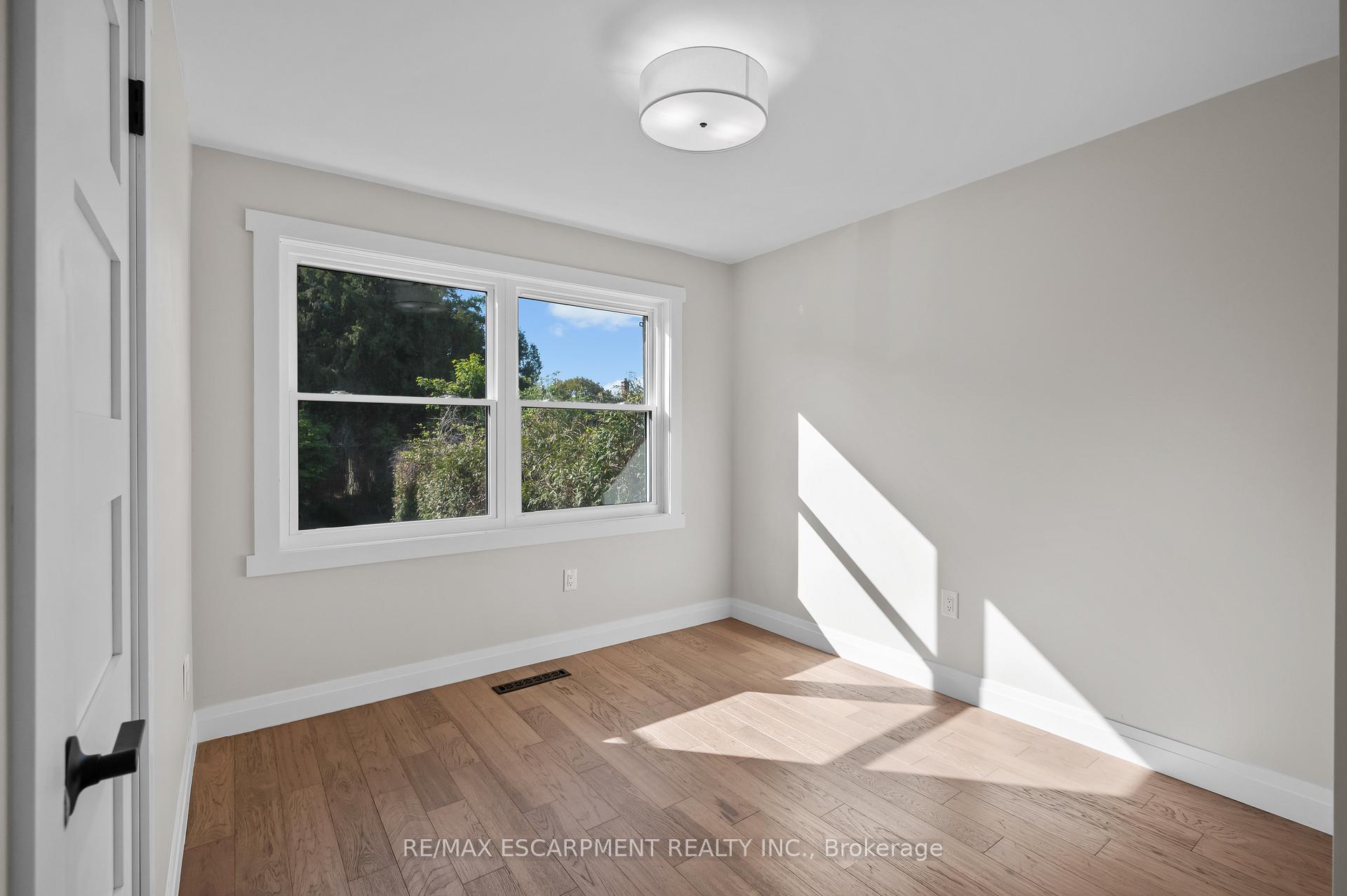 Photo 24 of 1041 Shepherd's Drive, Burlington, LaSalle — HOMEH