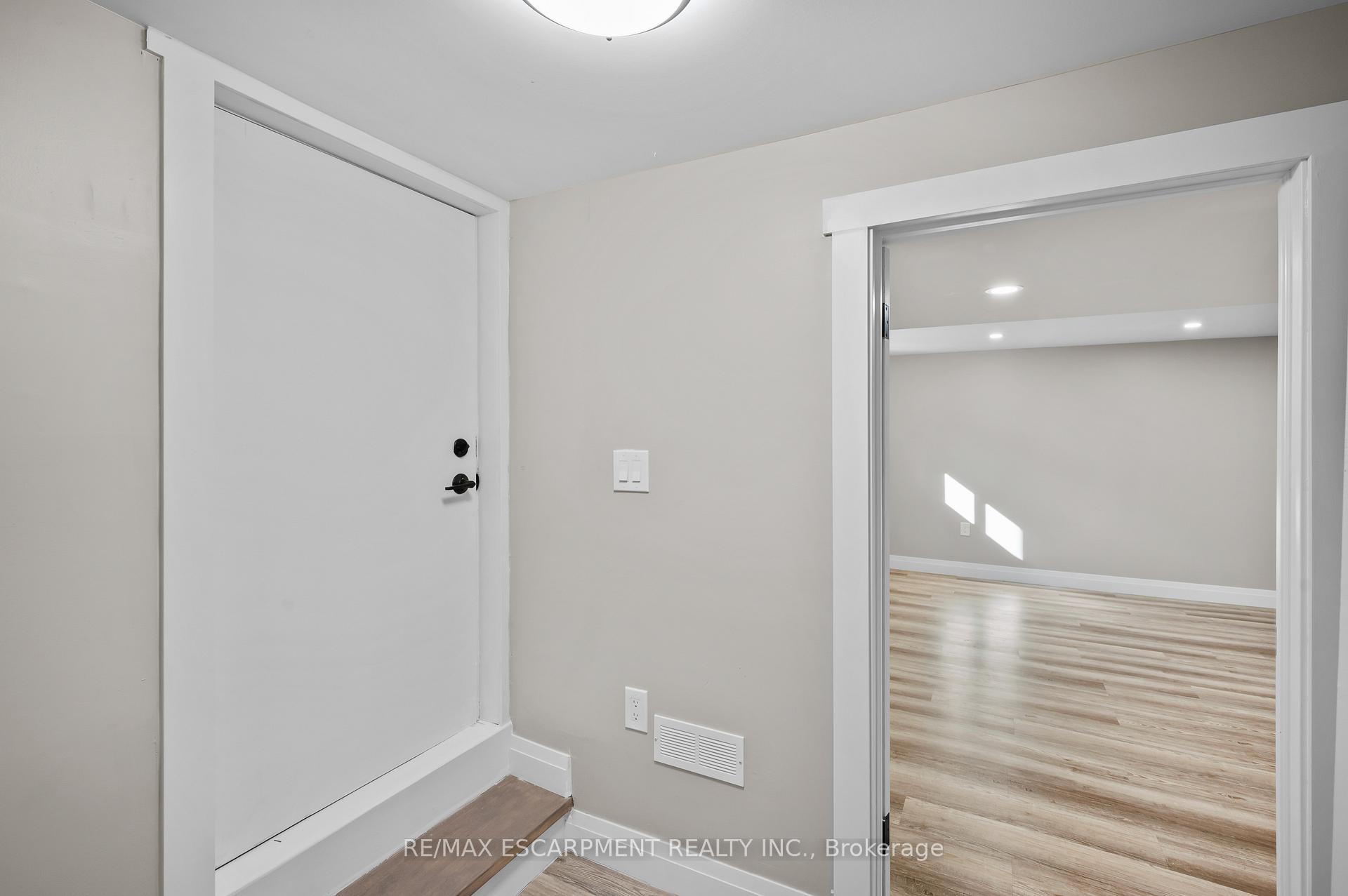 Photo 30 of 1041 Shepherd's Drive, Burlington, LaSalle — HOMEH