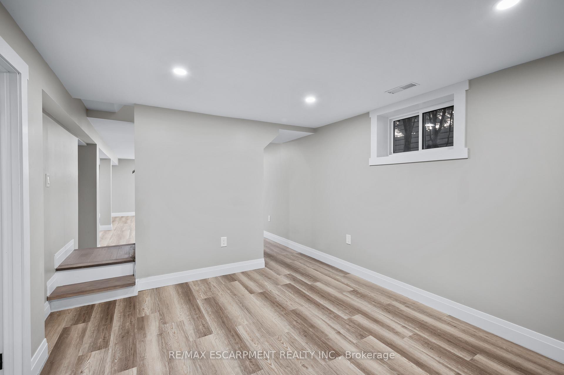 Photo 31 of 1041 Shepherd's Drive, Burlington, LaSalle — HOMEH