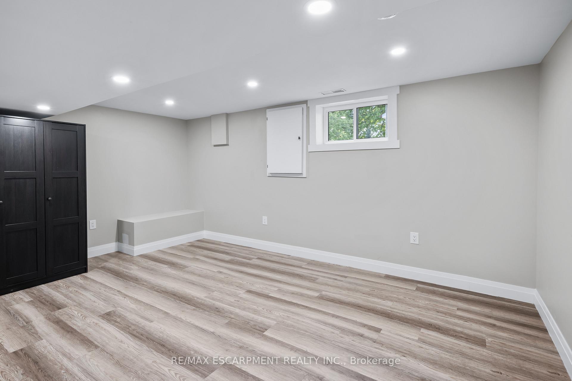 Photo 32 of 1041 Shepherd's Drive, Burlington, LaSalle — HOMEH