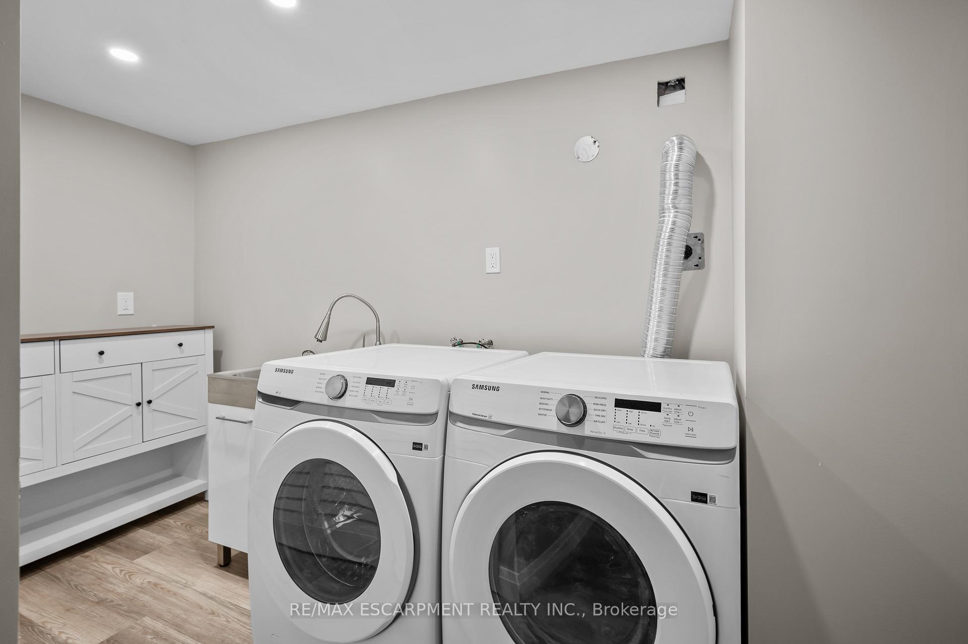 Photo 34 of 1041 Shepherd's Drive, Burlington, LaSalle — HOMEH