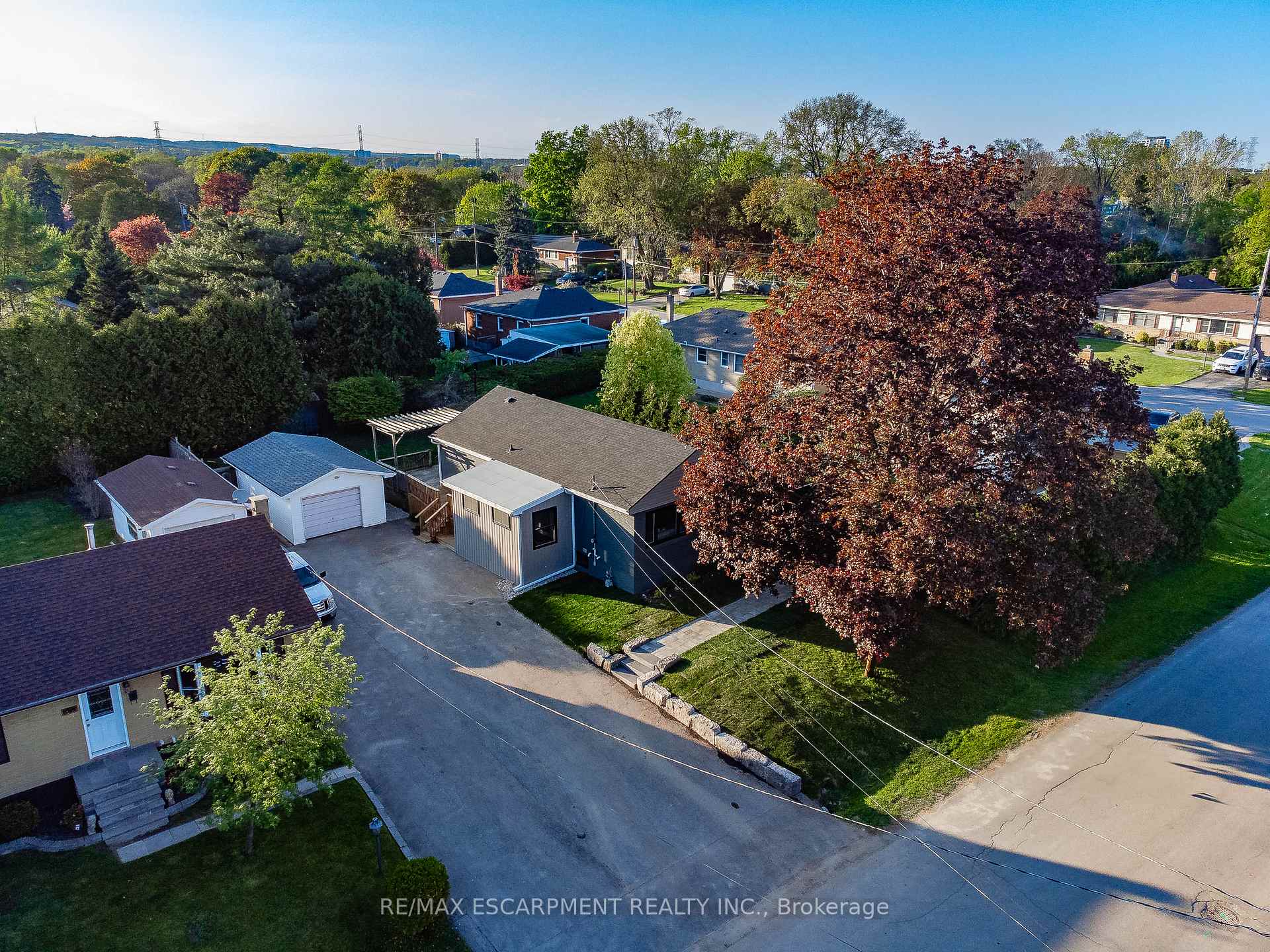 Photo 36 of 1041 Shepherd's Drive, Burlington, LaSalle — HOMEH