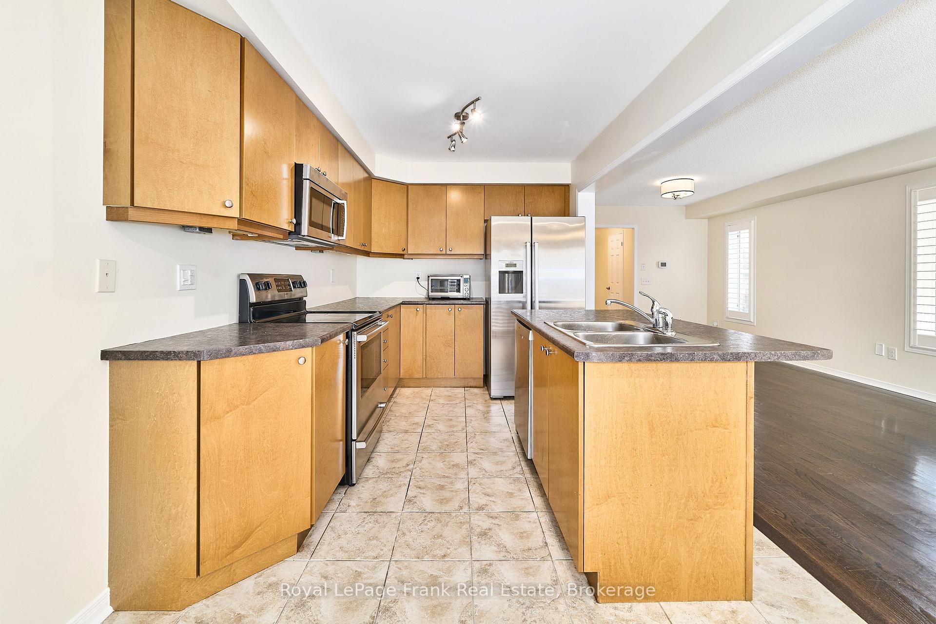 Photo 19 of 23 Southshore Street, Whitby, Port Whitby — HOMEH