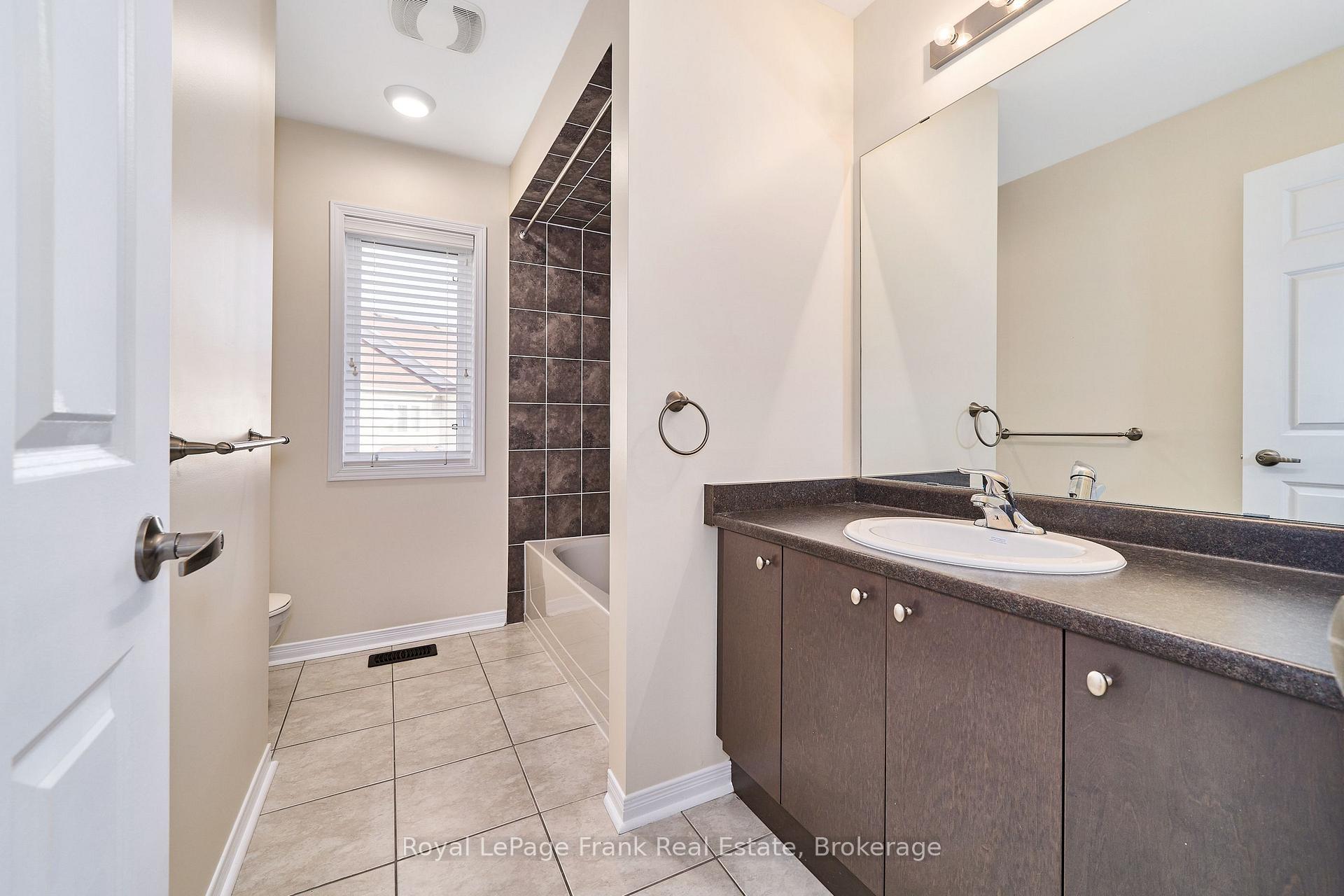 Photo 31 of 23 Southshore Street, Whitby, Port Whitby — HOMEH