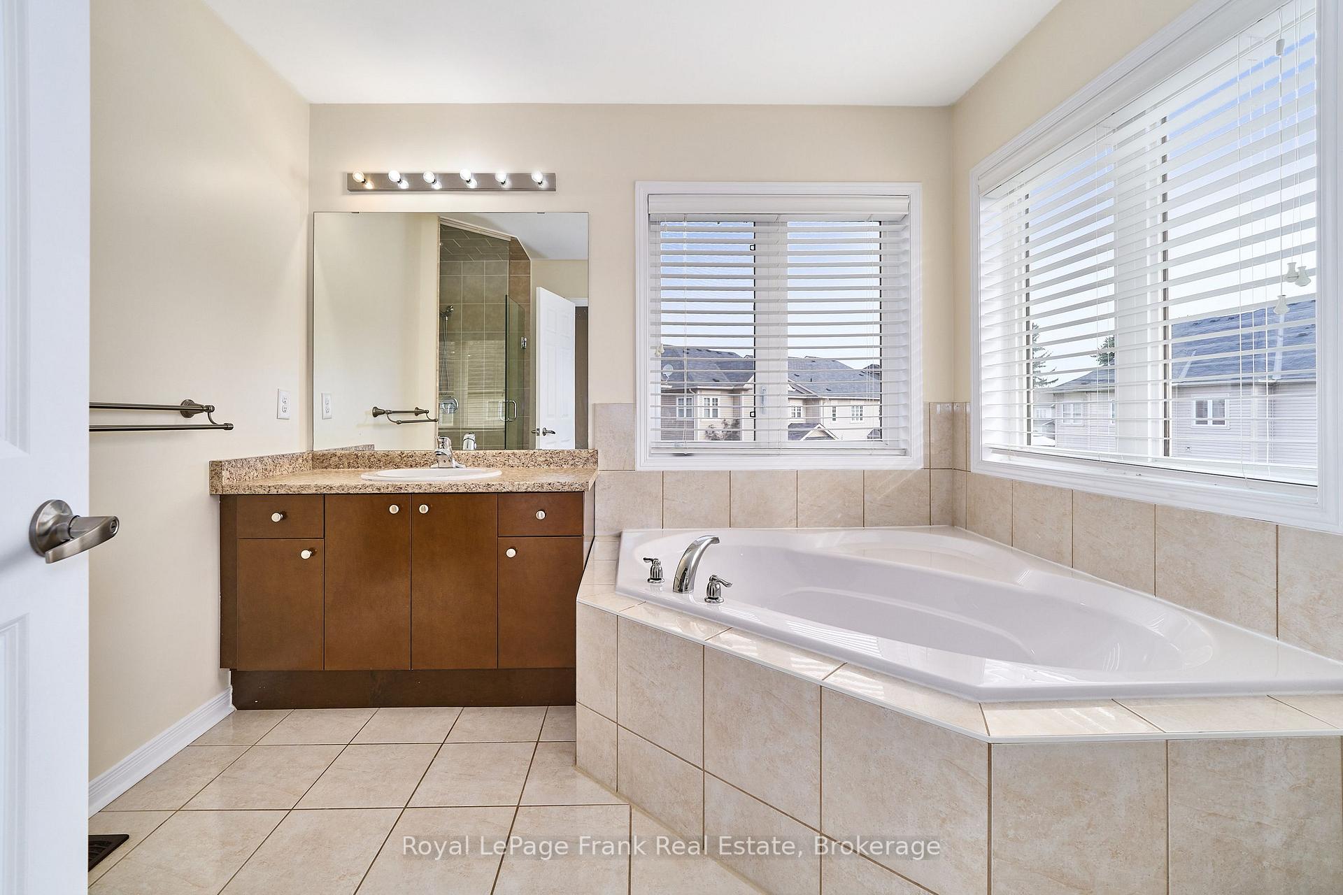 Photo 36 of 23 Southshore Street, Whitby, Port Whitby — HOMEH