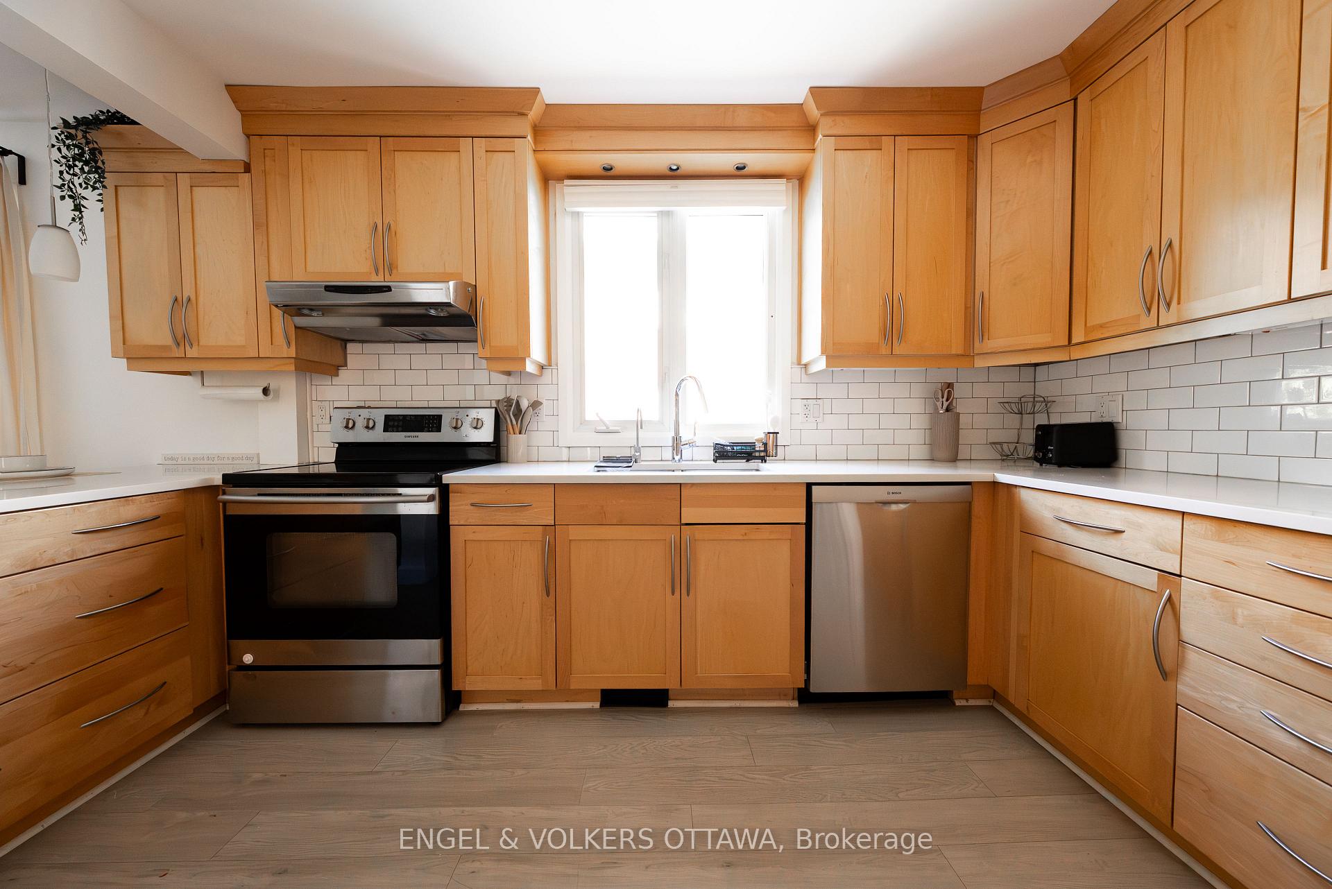 Photo 7 of 531 Laderoute Avenue, Ottawa, Westboro/Hampton Park — HOMEH