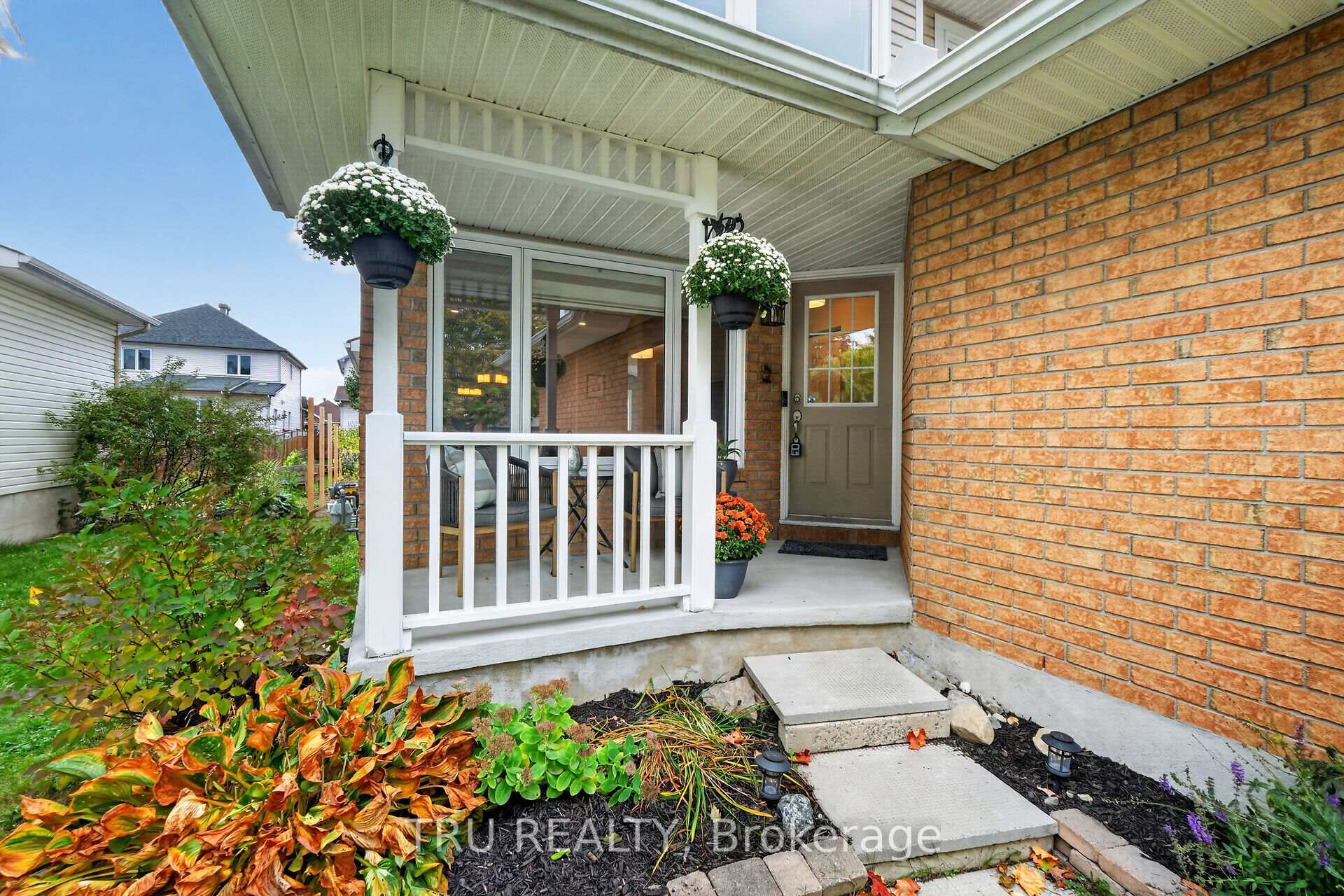 Photo 2 of 986 Sheenboro Crescent, Ottawa, Fallingbrook/Pineridge — HOMEH