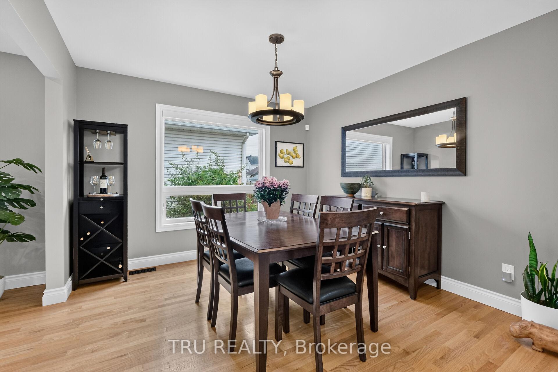 Photo 9 of 986 Sheenboro Crescent, Ottawa, Fallingbrook/Pineridge — HOMEH