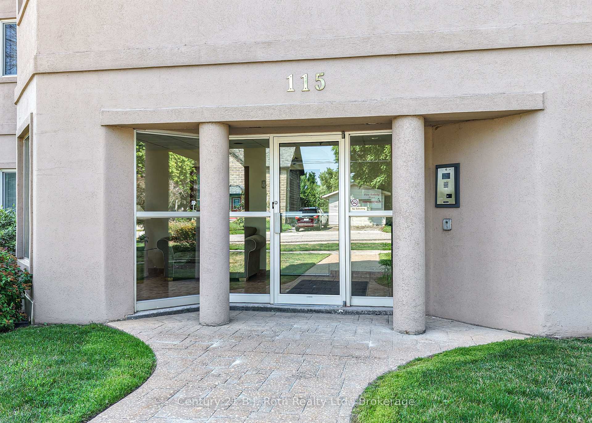 Photo 4 of Unit Unit 201, 115 Bond Street, Orillia — HOMEH