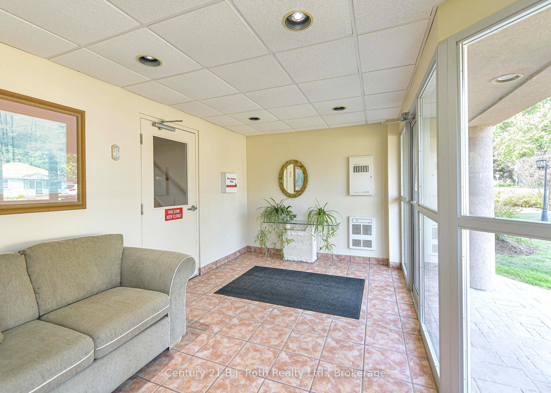 Photo 5 of Unit Unit 201, 115 Bond Street, Orillia — HOMEH