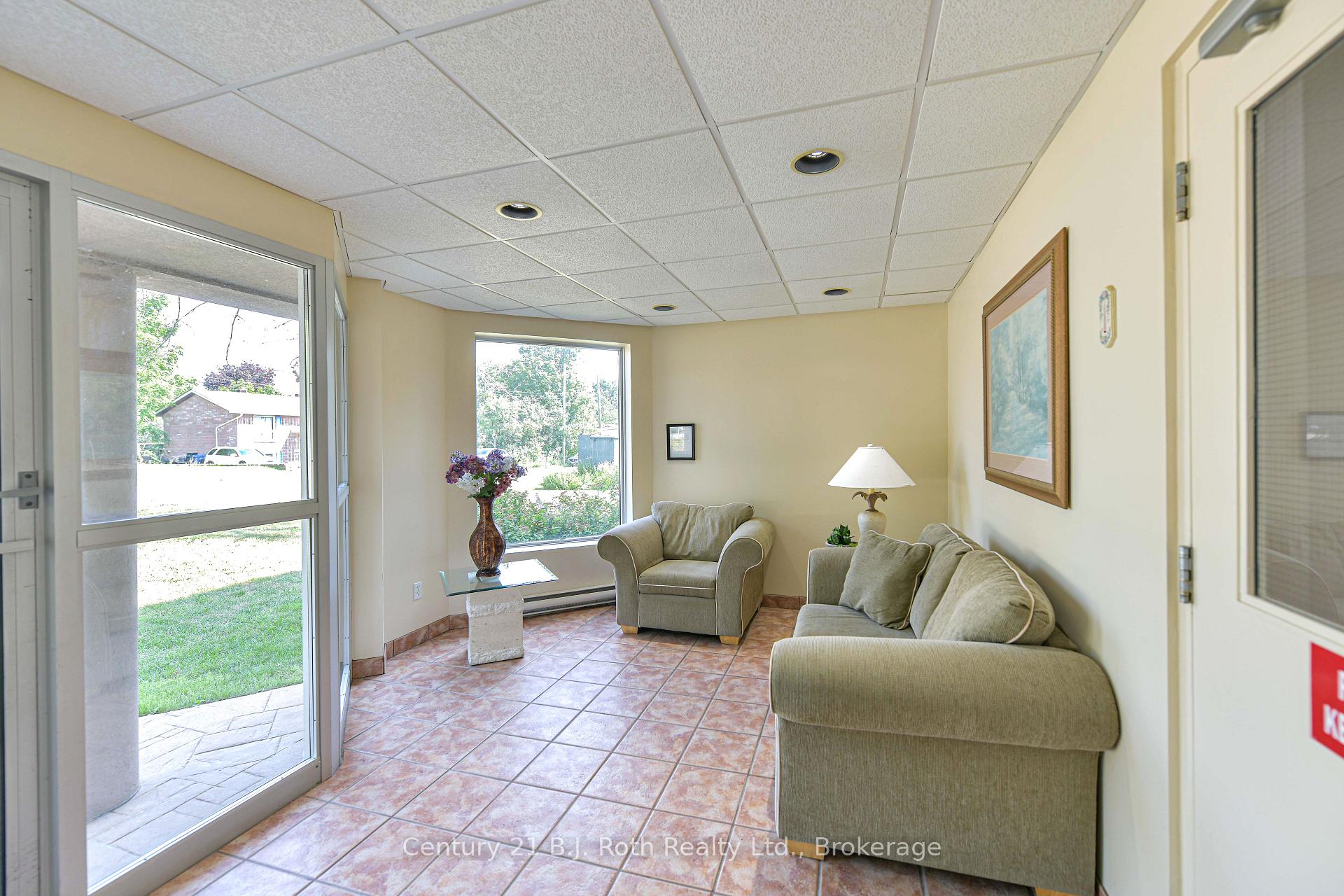 Photo 6 of Unit Unit 201, 115 Bond Street, Orillia — HOMEH