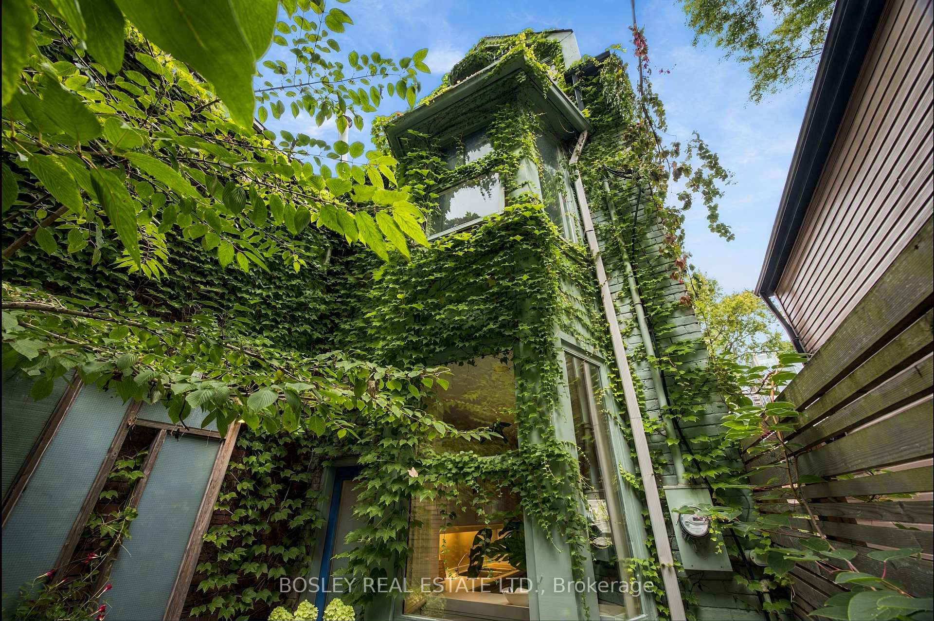 Photo of 33 1/2 Henry Street