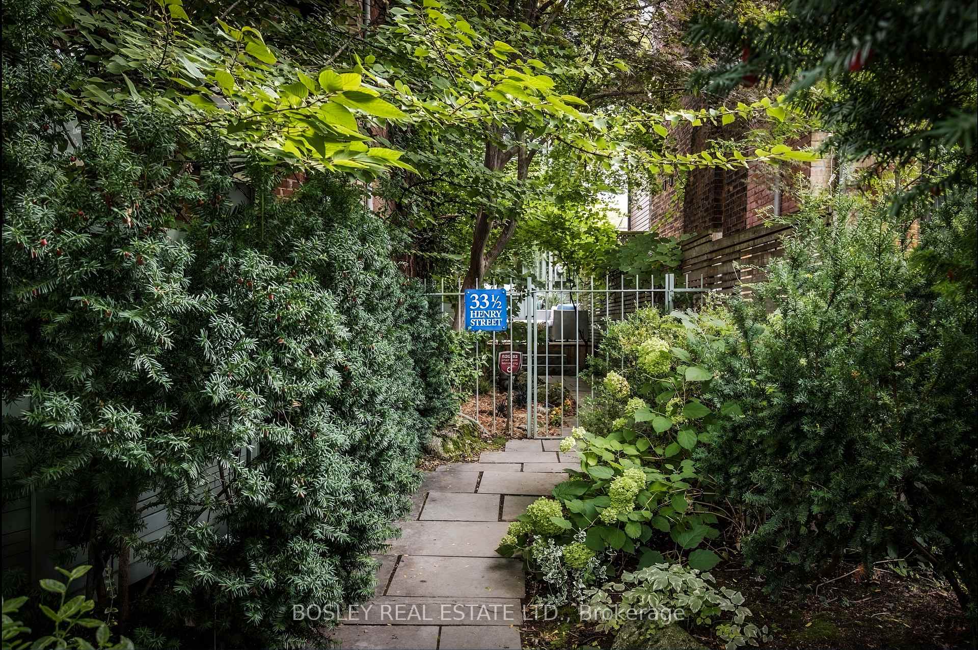 Photo 2 of 33 1/2 Henry Street, Toronto, Kensington-Chinatown — HOMEH