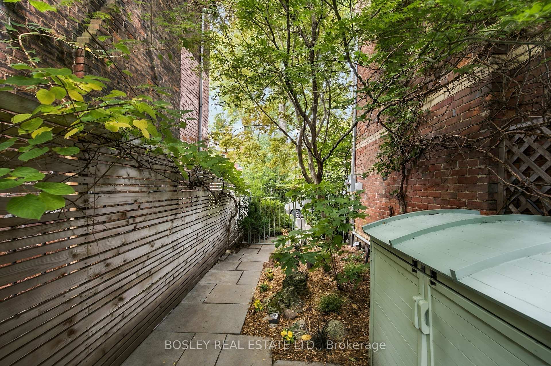 Photo 5 of 33 1/2 Henry Street, Toronto, Kensington-Chinatown — HOMEH