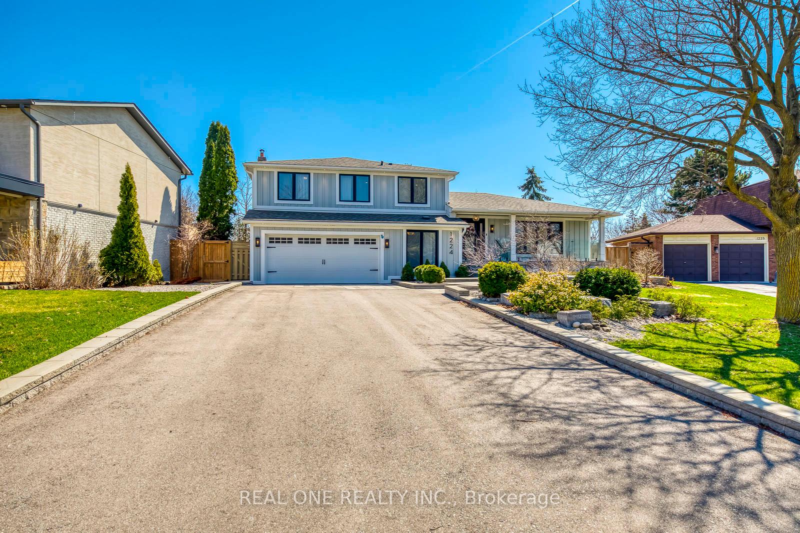 Photo 2 of 1224 Willowbrook Drive, Oakville, West — HOMEH