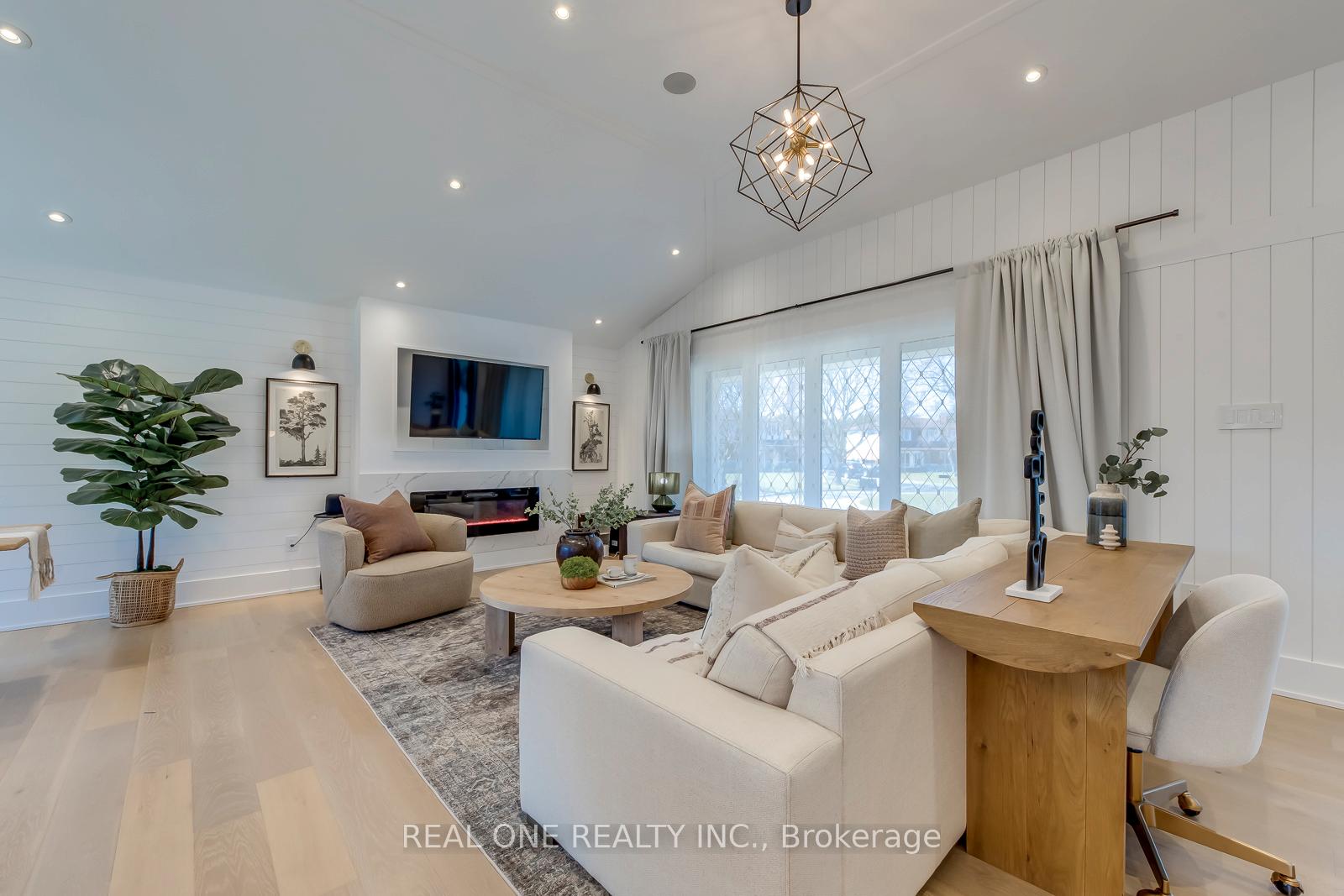 Photo 7 of 1224 Willowbrook Drive, Oakville, West — HOMEH
