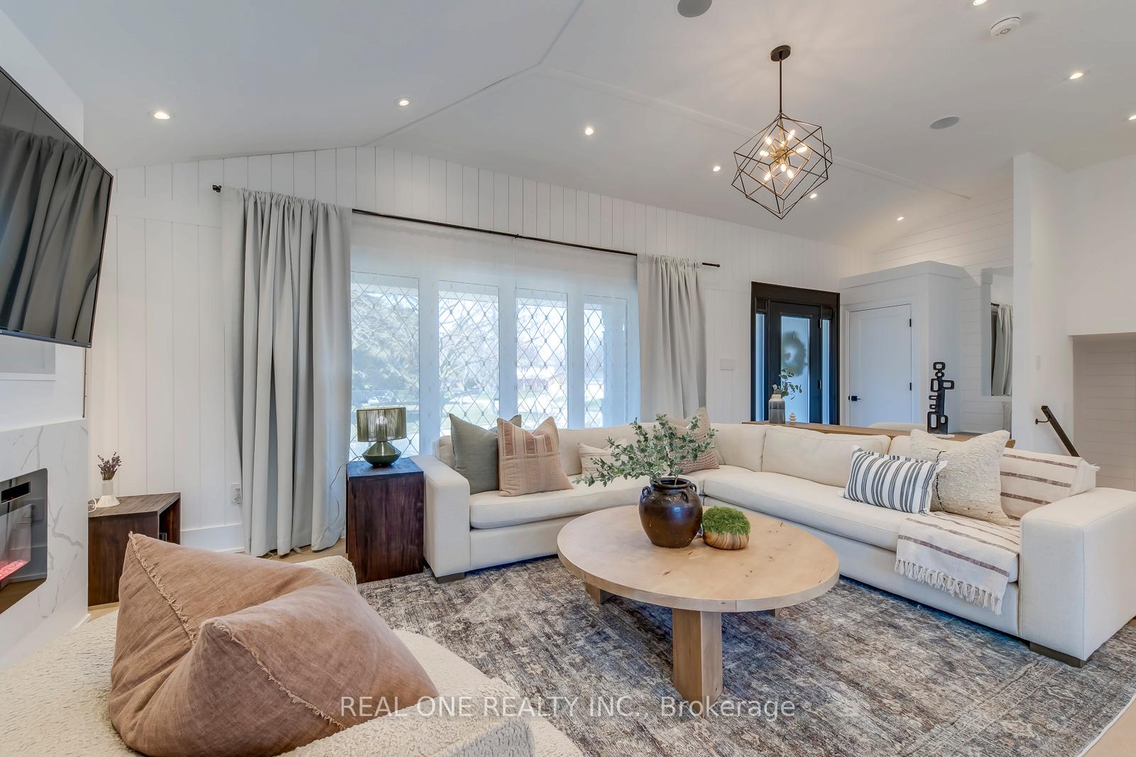 Photo 8 of 1224 Willowbrook Drive, Oakville, West — HOMEH