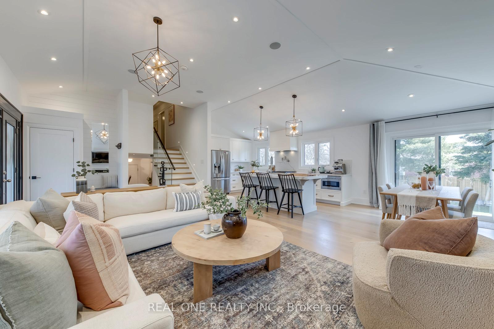Photo 9 of 1224 Willowbrook Drive, Oakville, West — HOMEH