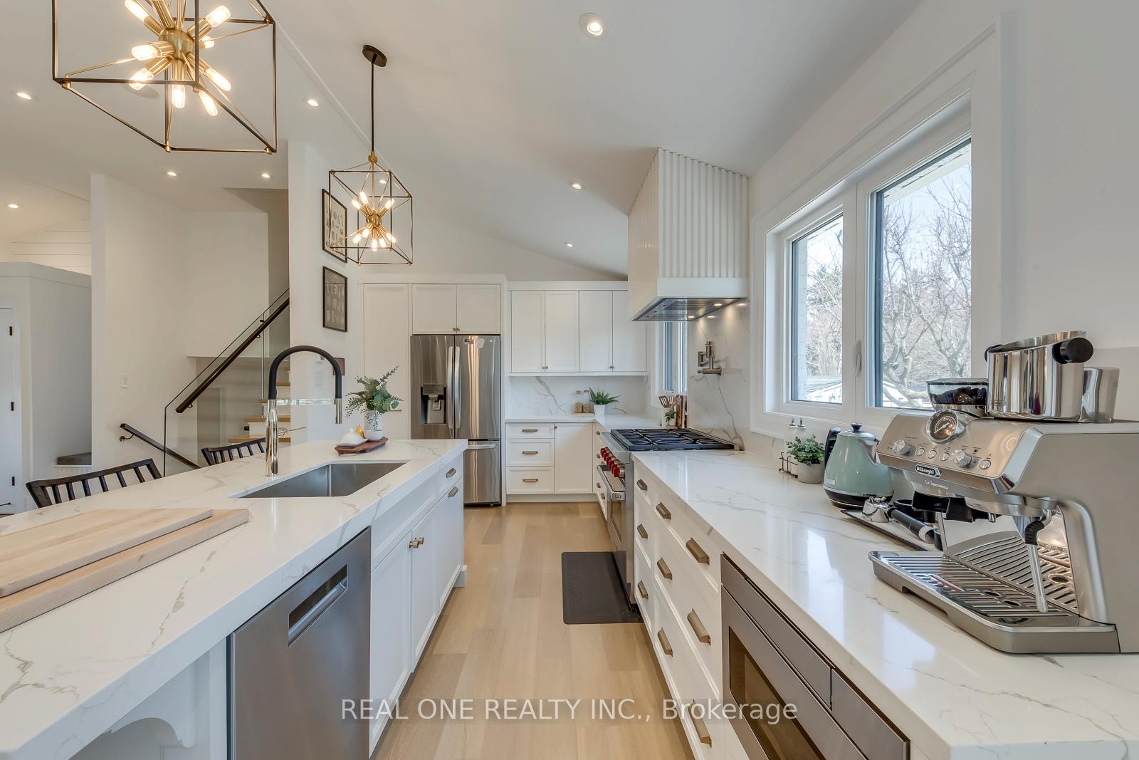 Photo 14 of 1224 Willowbrook Drive, Oakville, West — HOMEH