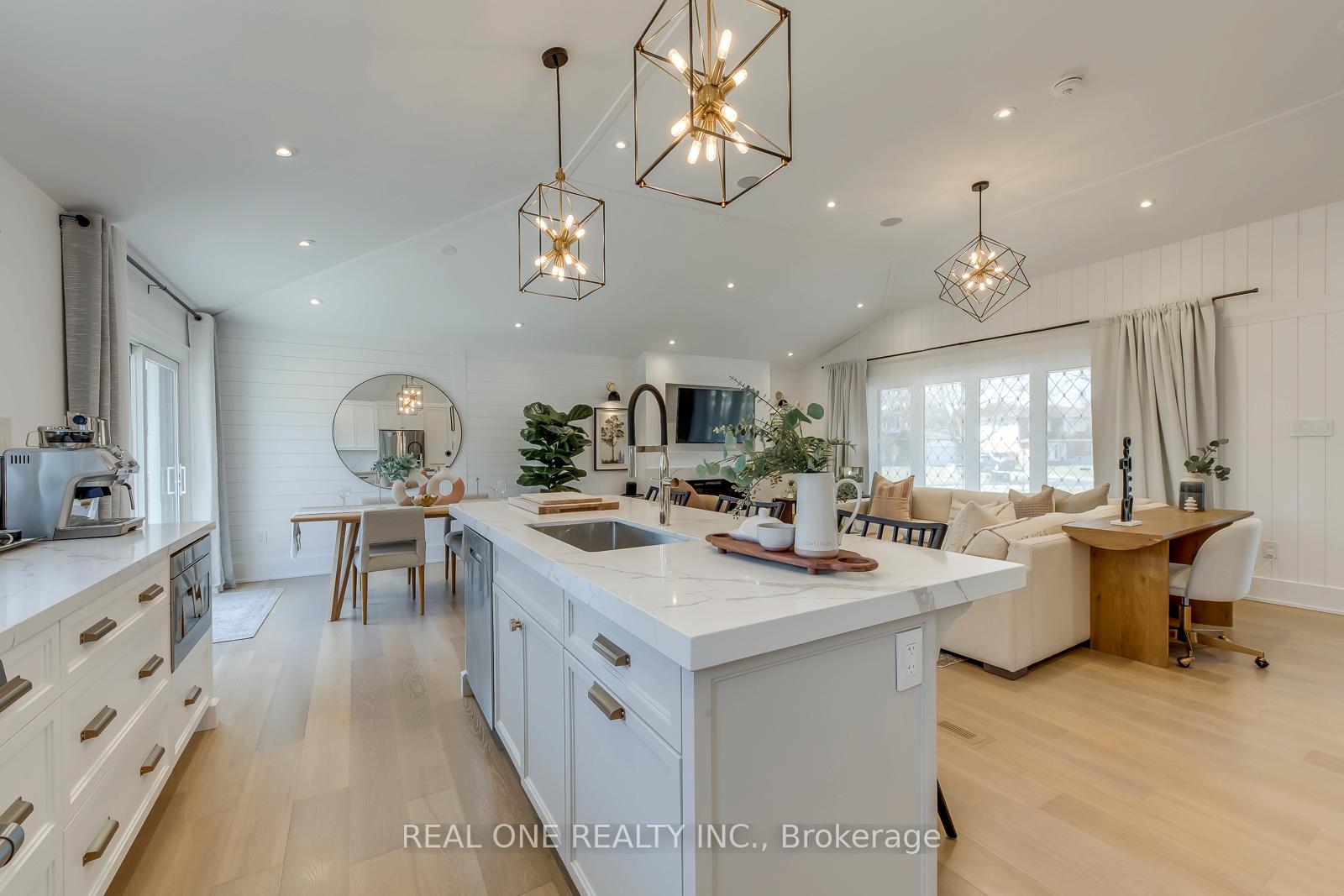 Photo 15 of 1224 Willowbrook Drive, Oakville, West — HOMEH
