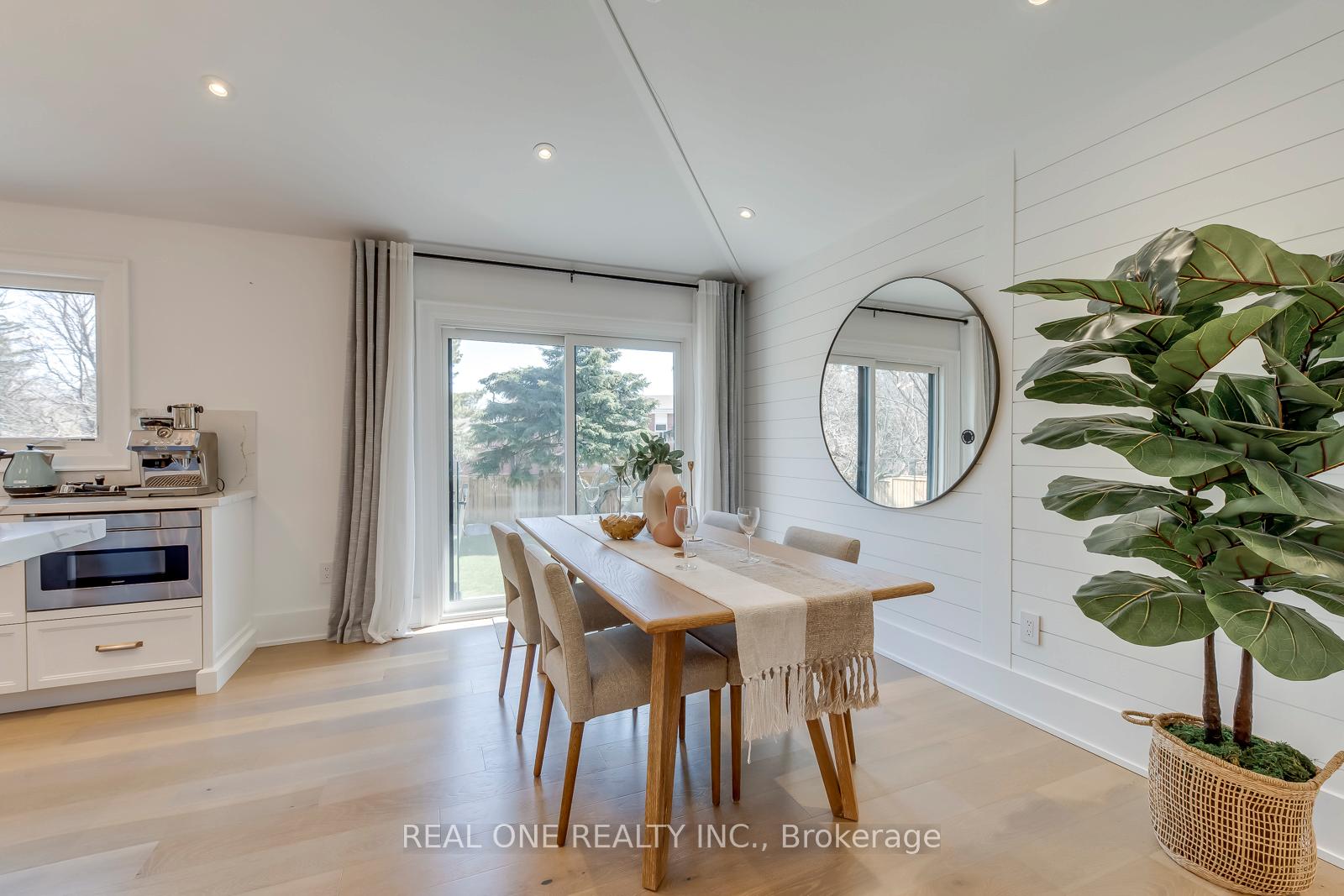 Photo 18 of 1224 Willowbrook Drive, Oakville, West — HOMEH