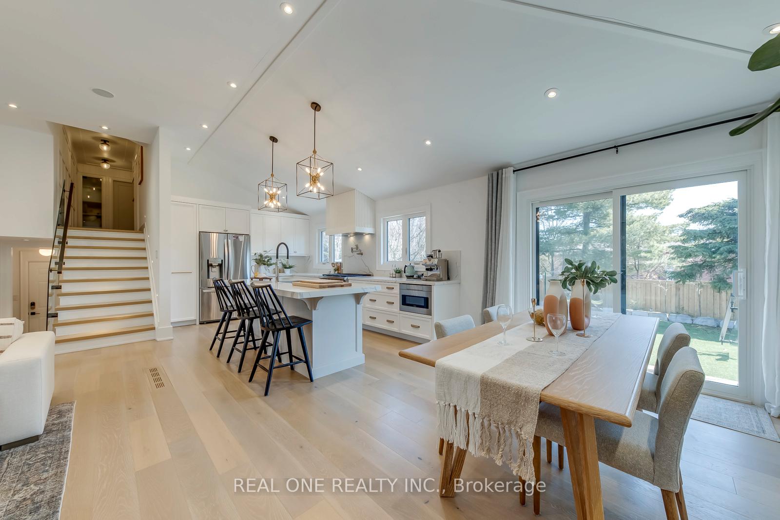 Photo 19 of 1224 Willowbrook Drive, Oakville, West — HOMEH